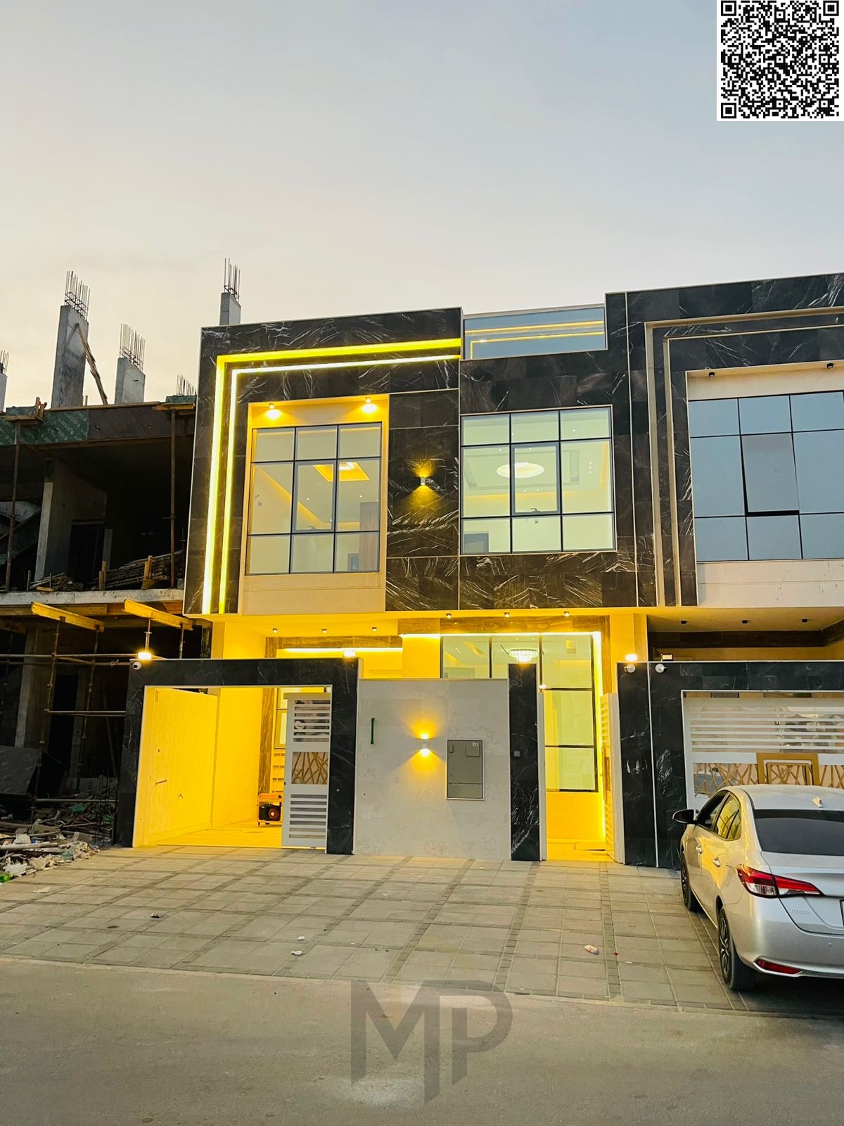 Two-story villa with a roof terrace. Price includes registration and ownership fees. Consists of 4 master bedrooms with built-in wardrobes in a presti