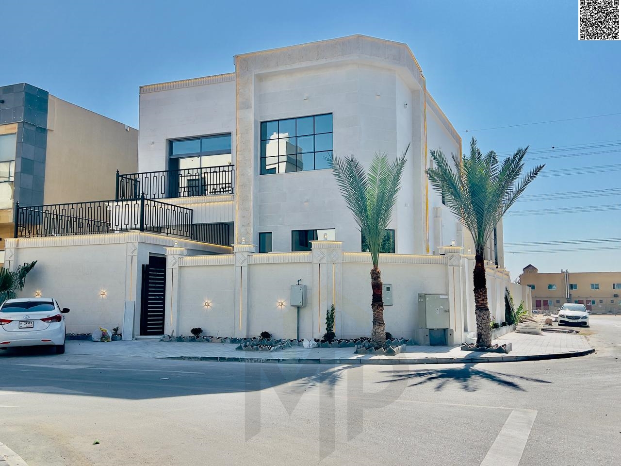 Corner villa including electricity, water and air conditioning, freehold ownership for life