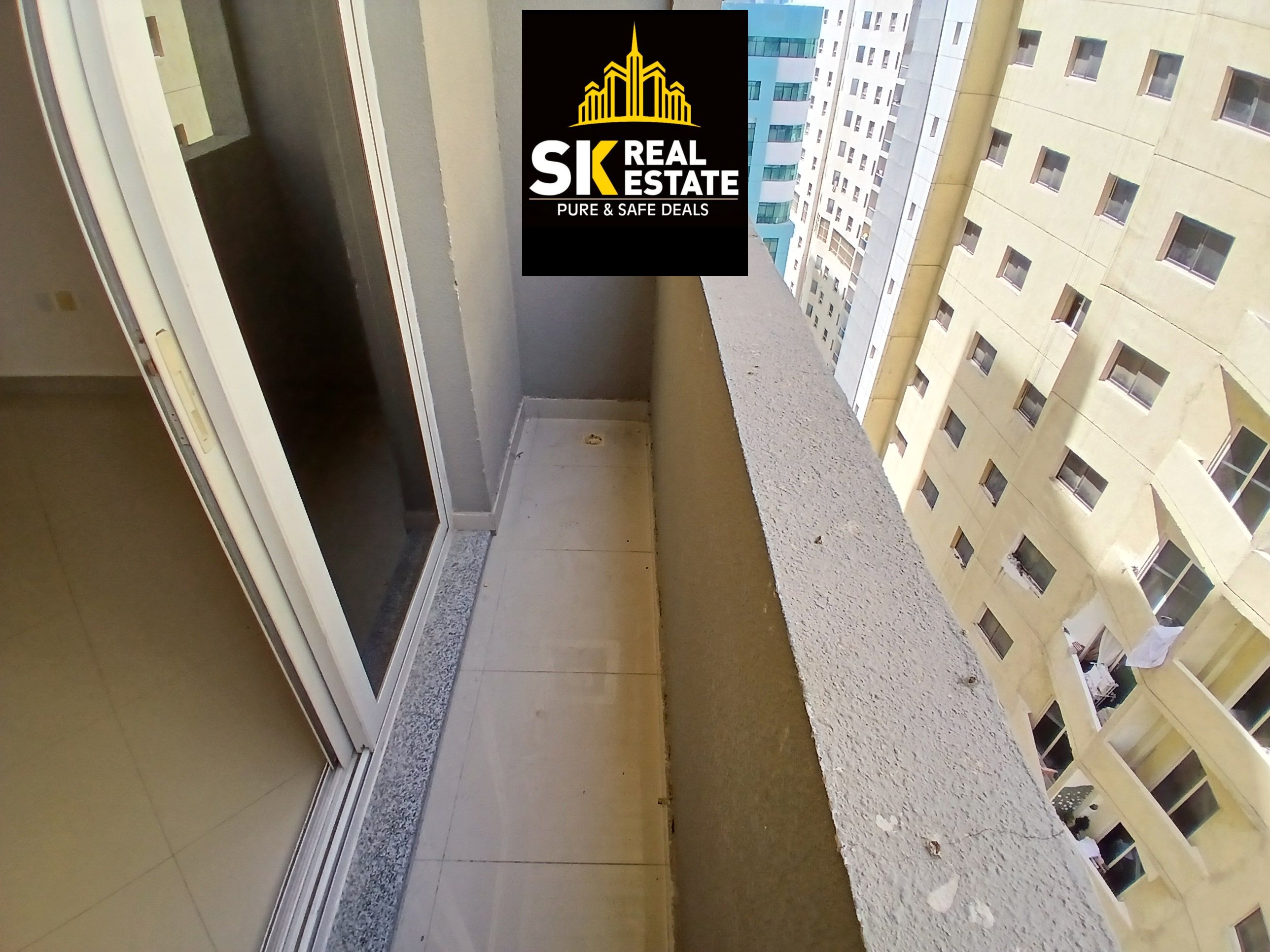 PRIME LOCATION _ READY TO MOVE _ LAVISH 1 BHK IN 41K IN 4 CHQS _ PARKING FREE _ GYM SWIMMING POOL KIDS PLAY AREA FREE _ ONLY FOR FAMILY