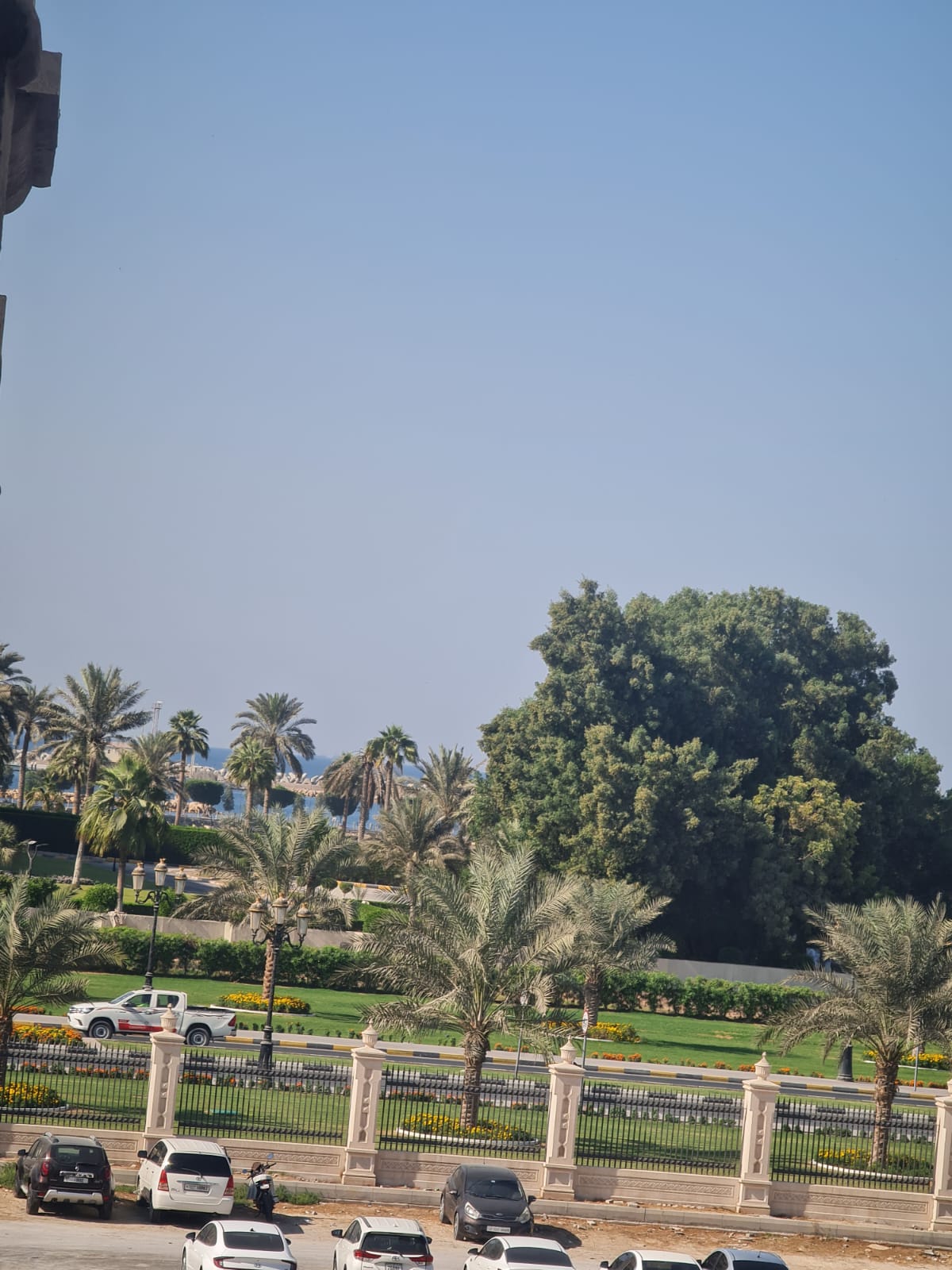 The most beautiful one-bedroom apartment in Al Qulaya, the most sought-after area in Sharjah, at a very special price and very close to the Corniche.