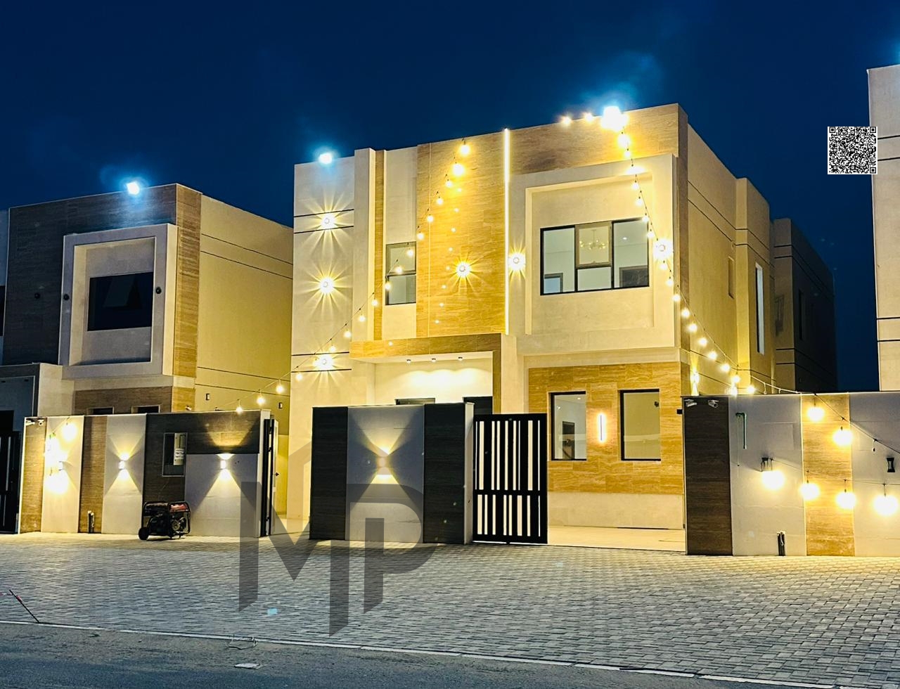 Villa for sale in Ajman, Al Helio area. 3 master bedrooms, living room, majlis, and maid's room. Includes registration and ownership fees. Freehold ow
