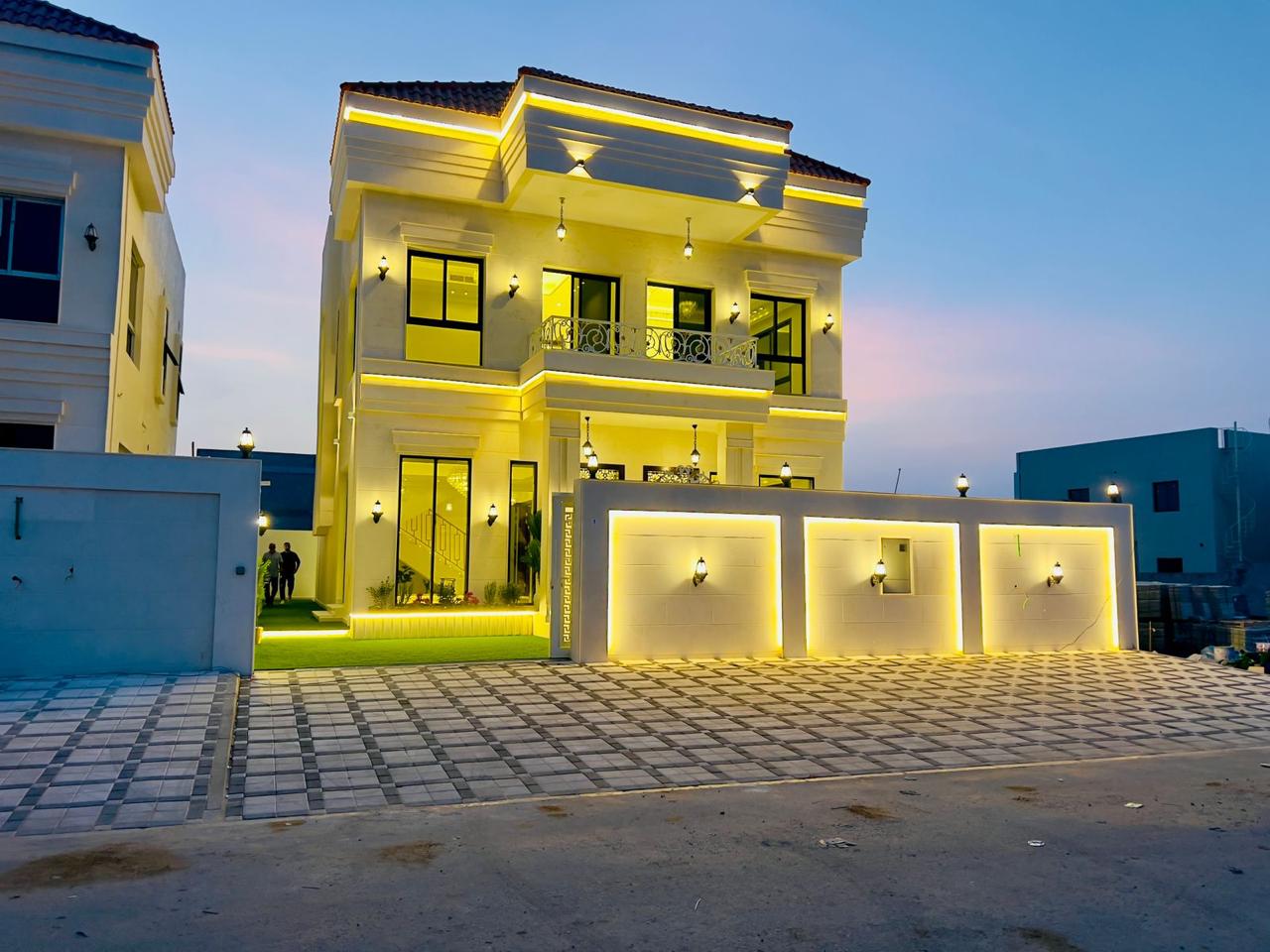 Your chance to own a ready-to-move-in villa with elegant designs, in a prime location close to all services, an ideal choice for comfort and family li