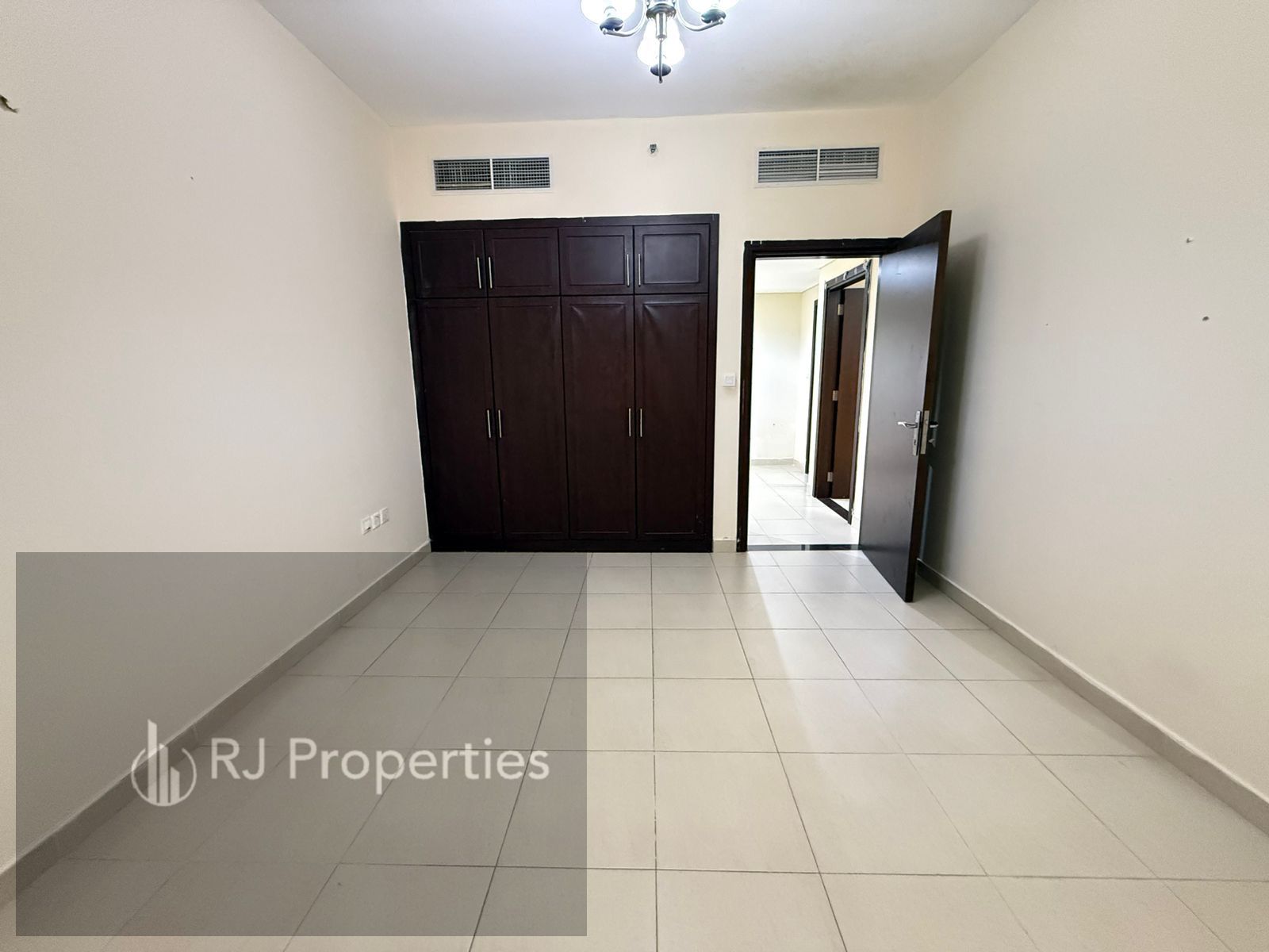 LUXURY 2BHK balcony wardrobe near muwliha park just 49k