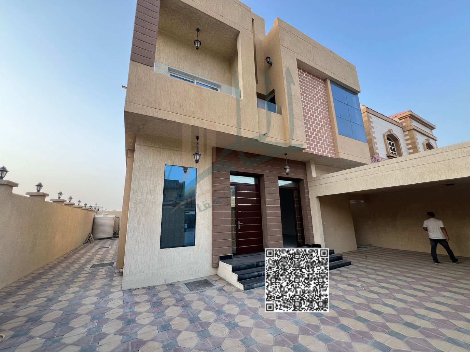 Villa for rent in Al-Muwaihat 1, corner, 5 master bedrooms, living room, and hall. Price: 130,000.