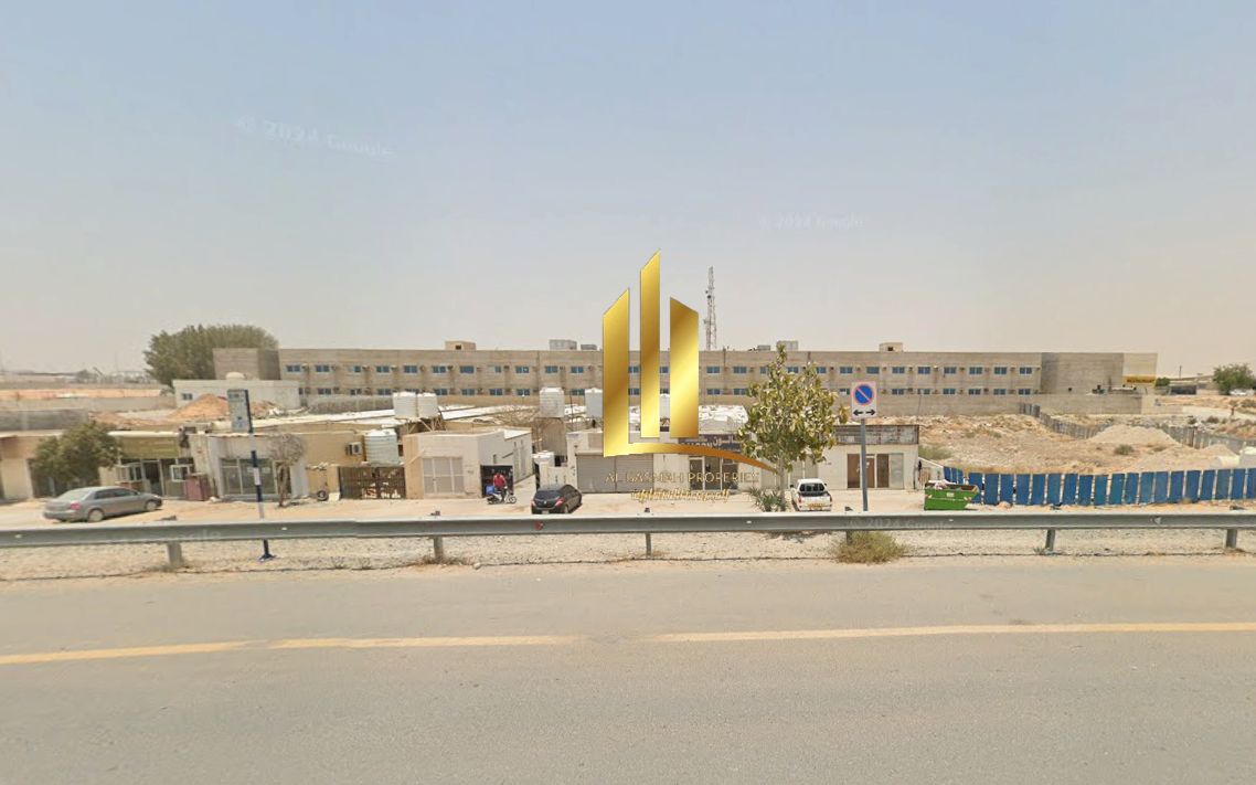 For sale: Investment workers' accommodation in Al Sajaa Industrial Area, Sharjah. It boasts a prime location on a 97-meter-wide main road, offering ex