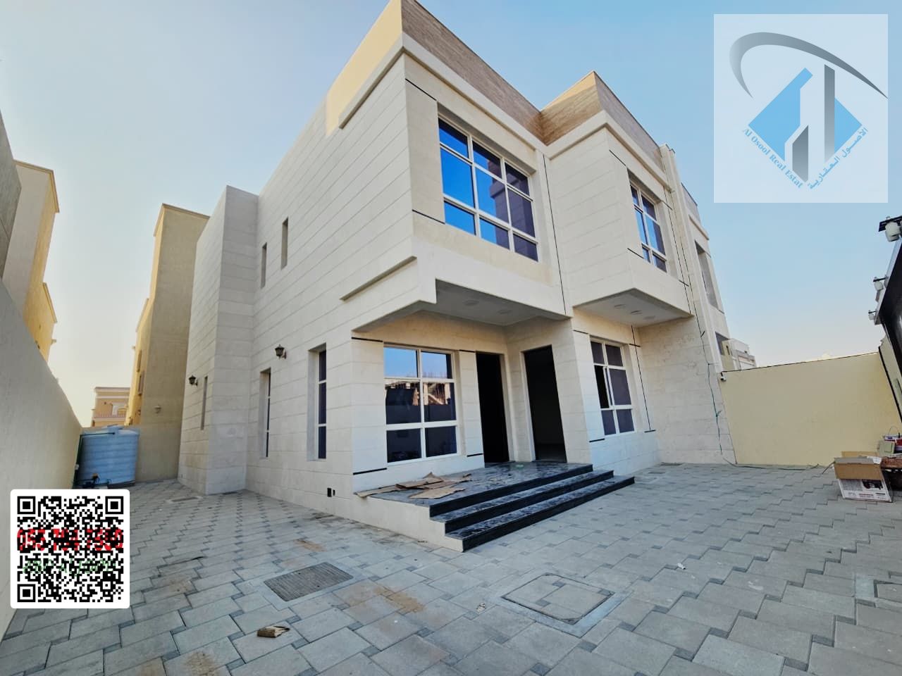 A unique opportunity: a villa directly opposite the mosque, with a very large yard, fully stone facade, excellent location, freehold ownership.