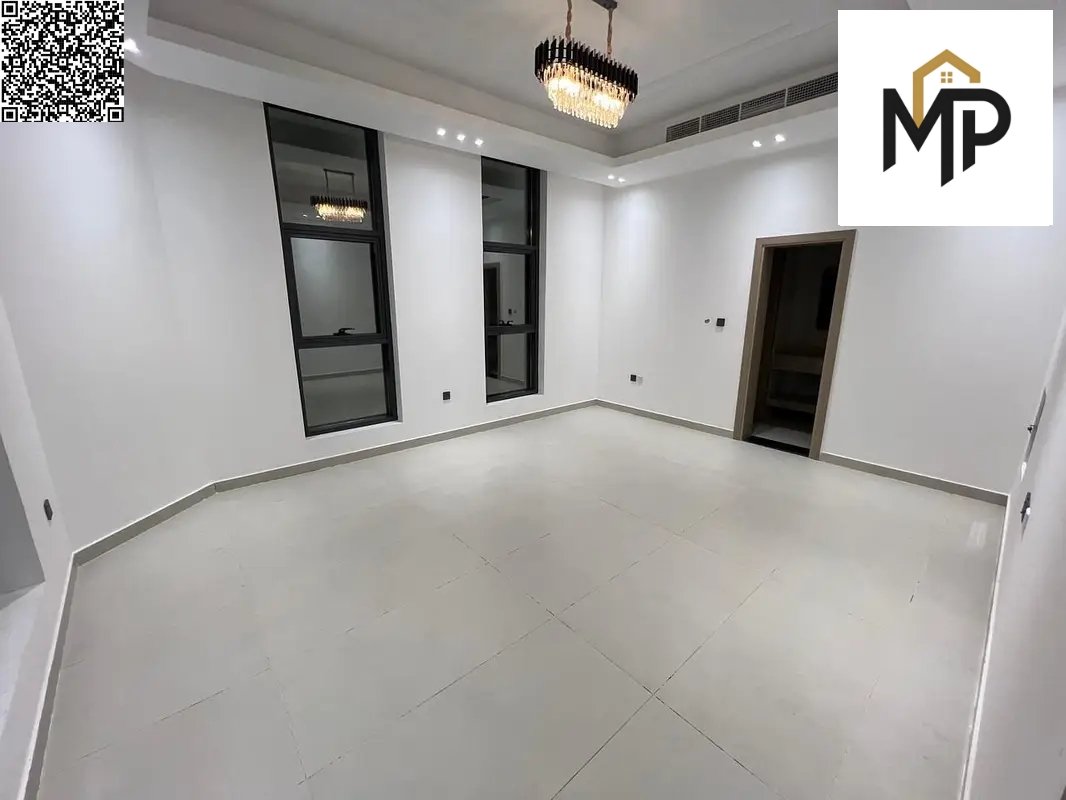 Corner villa in a prime location in Al-Haliu, 5 master bedrooms, price includes all registration fees, a great opportunity for living or investment.