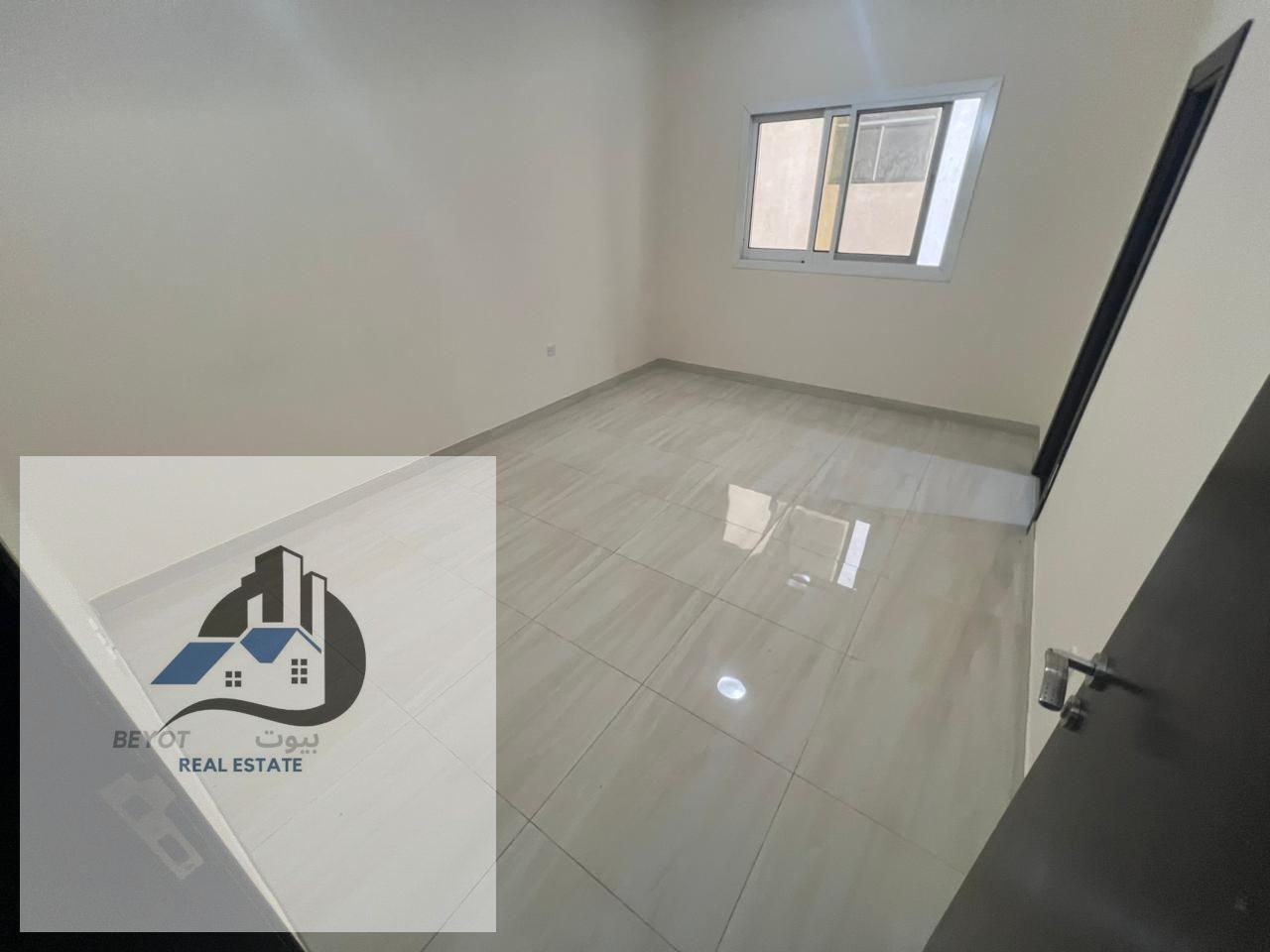 For Rent: 2 Bedroom Apartment – Ajman (Al Jurf 2) A well-maintained apartment for rent in Al Jurf 2, Ajman, located very close to Ajman City Center