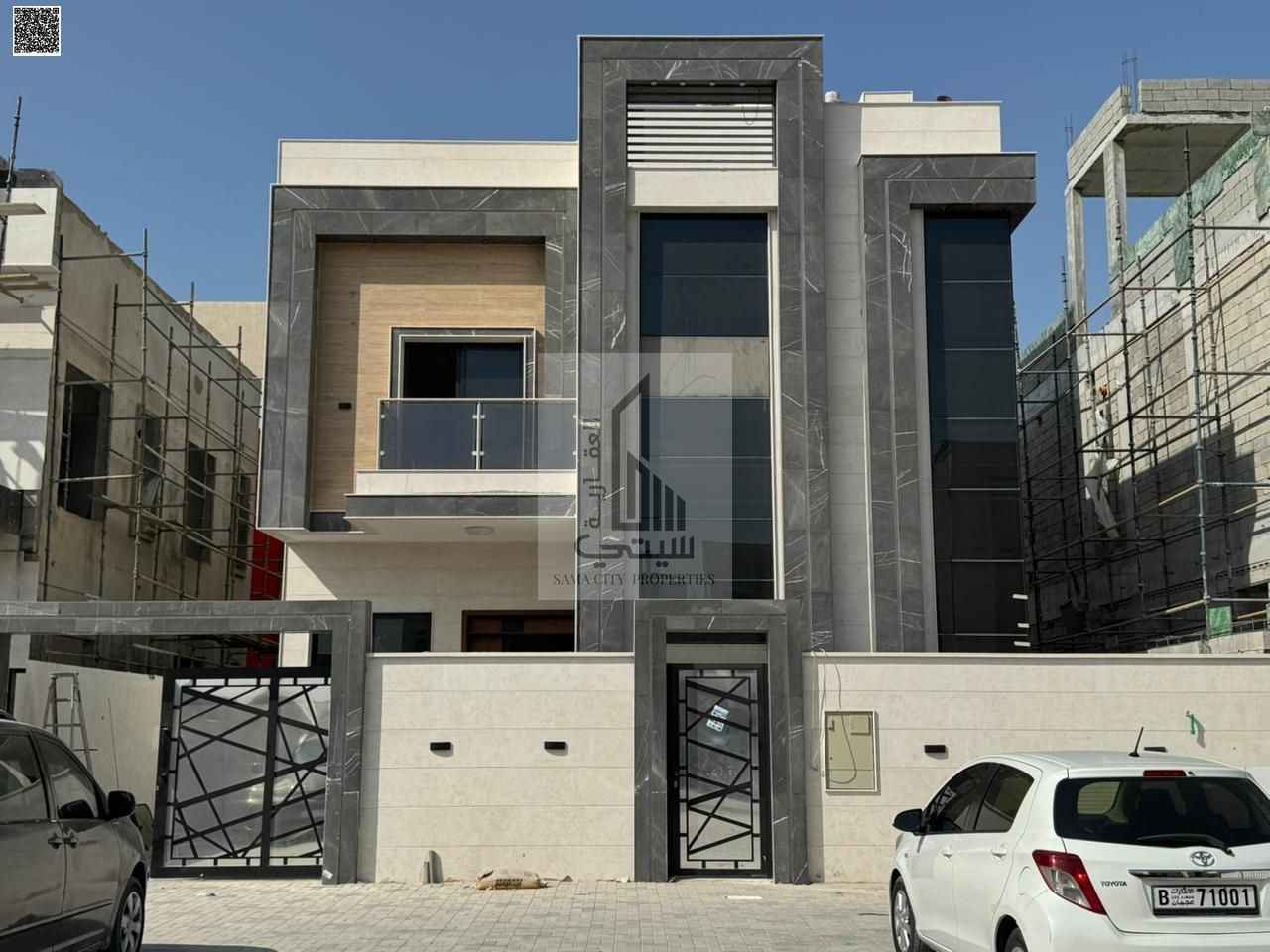 Luxury villa for sale: ground floor + first floor + roof