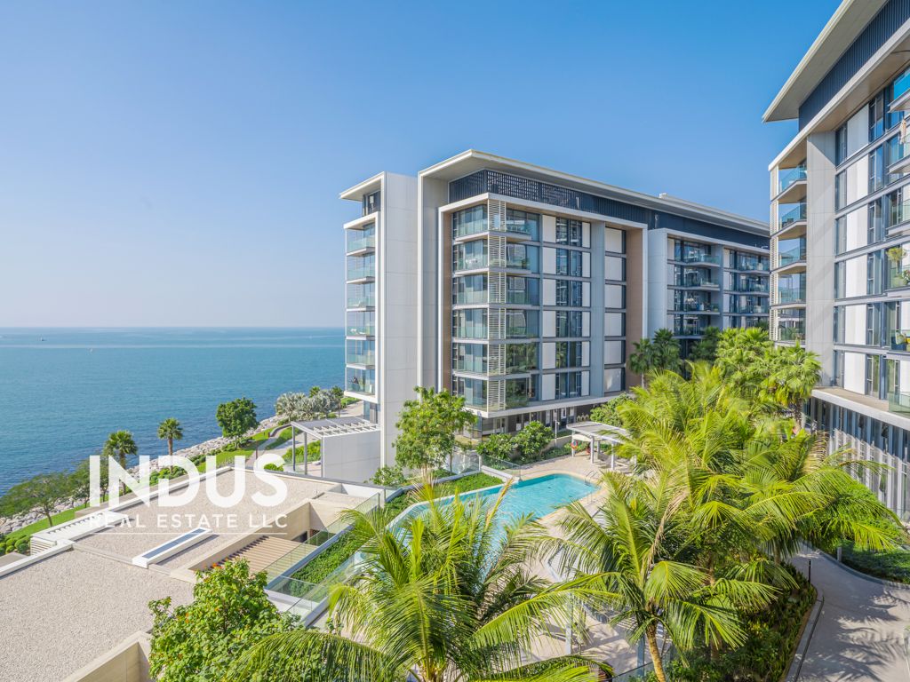 Versace 3BR Condo in Dubai, Bluewaters Island