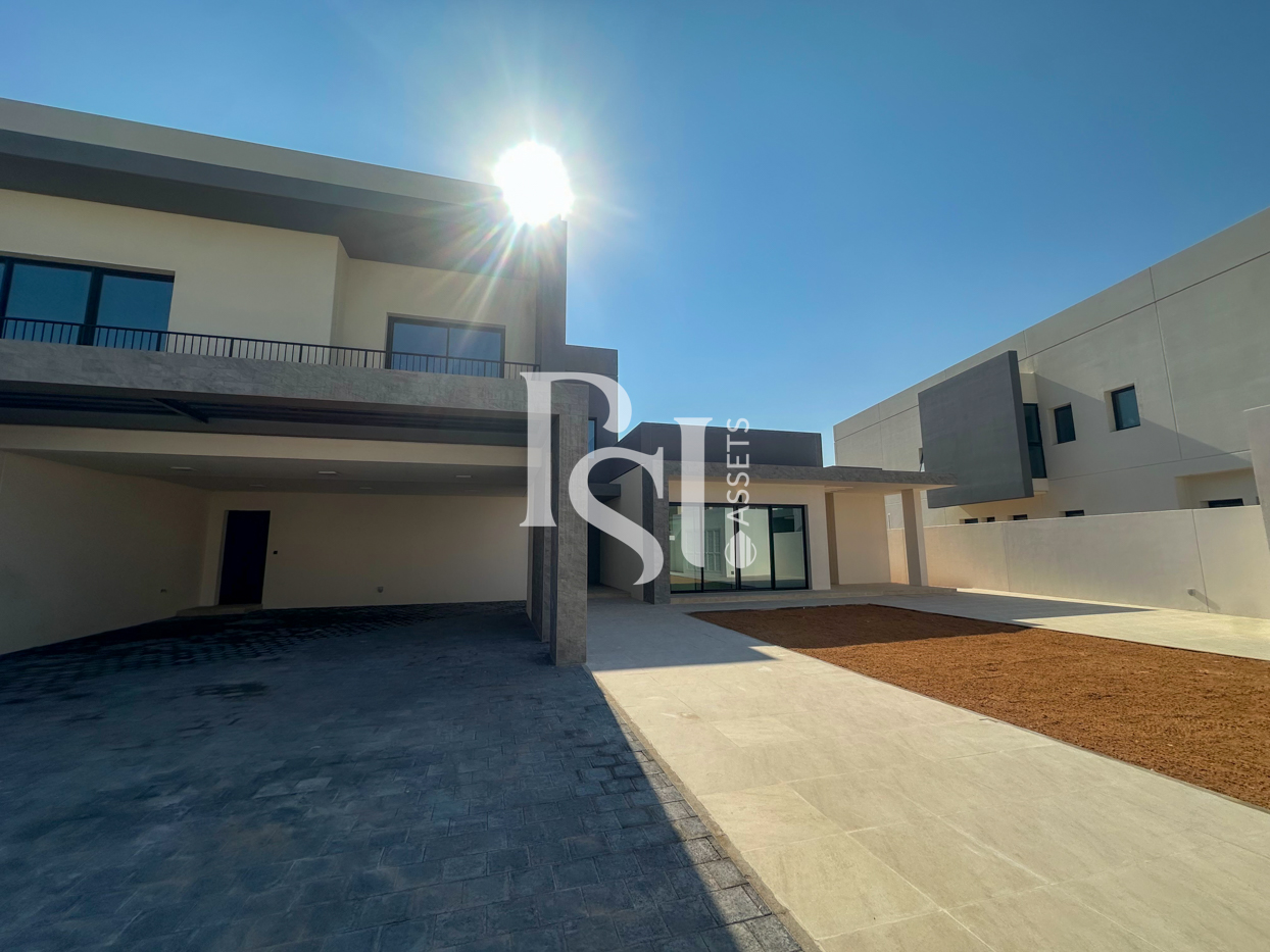 Luxury Living | Spacious Villa | Single Row