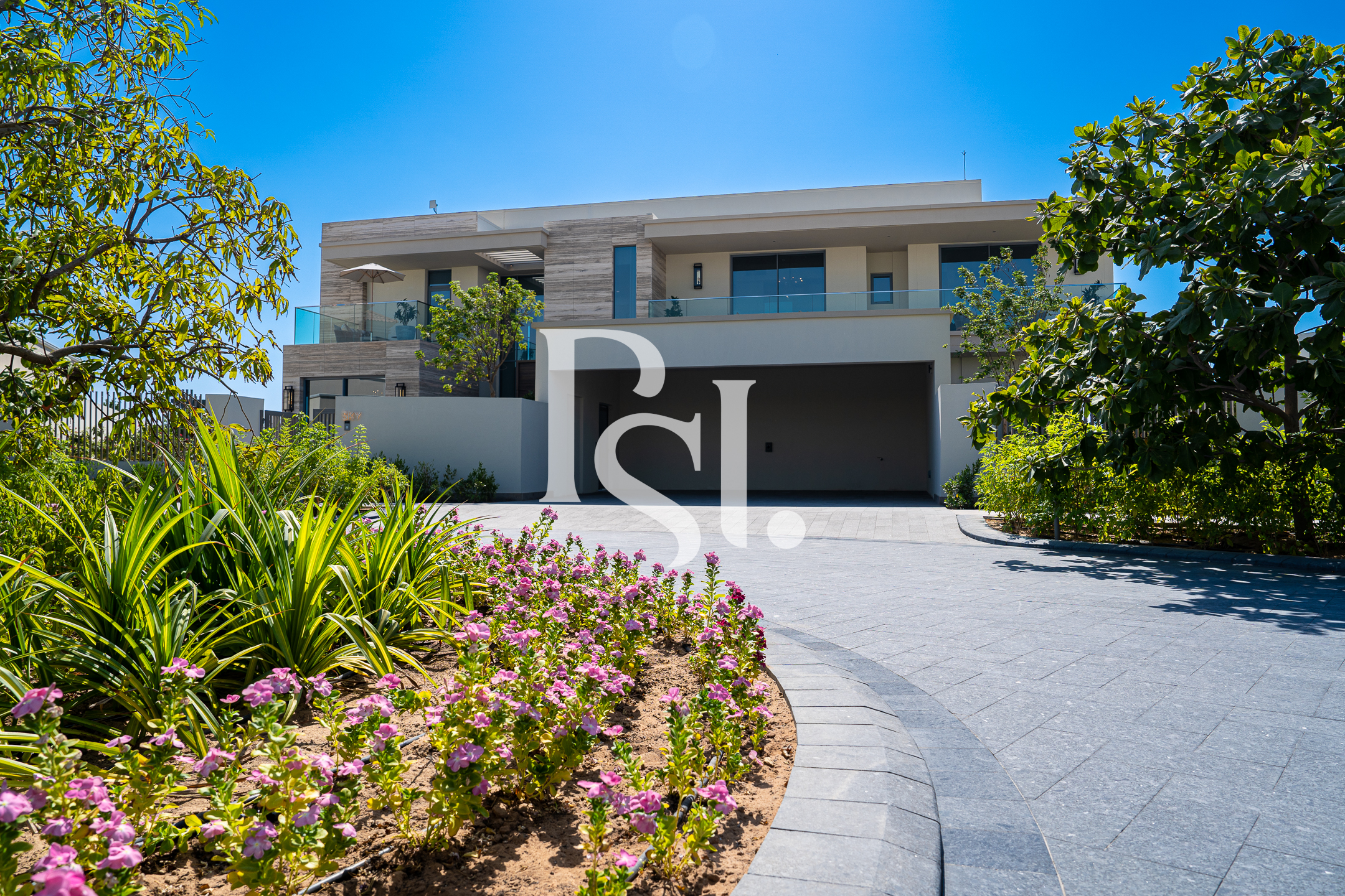 Exclusive Location | Open View | Private Beach!