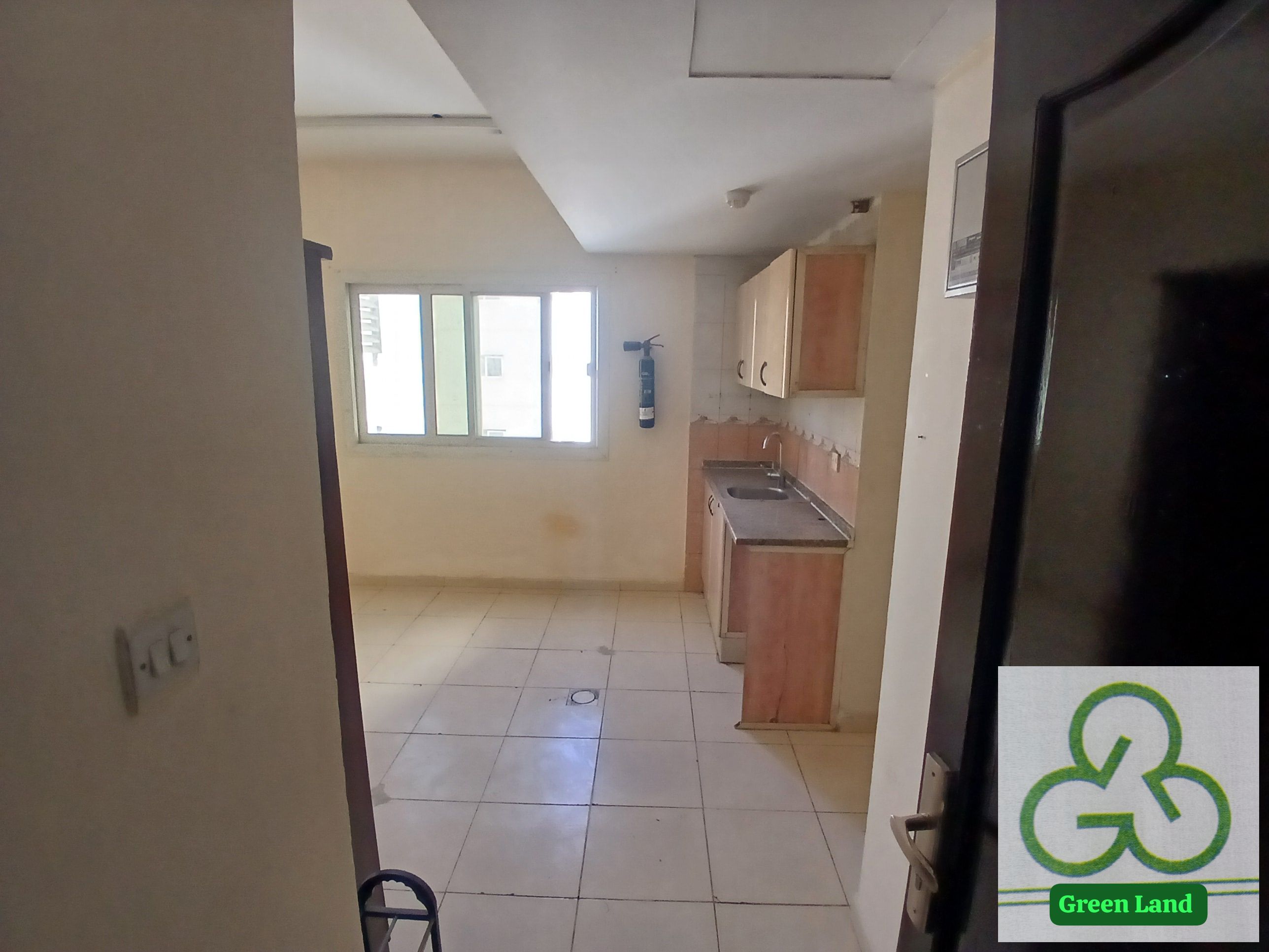BIG OFFER STUDIO AVAILABLE FAMILY BUILDING WINDOWS AC 14K
