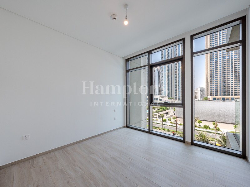 Unfurnished | Mid Floor | Community View