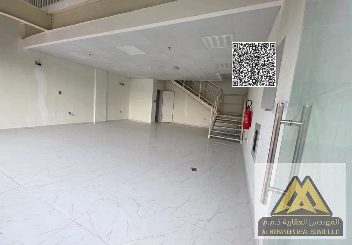 Very large area | Residential and commercial use | Strategic location