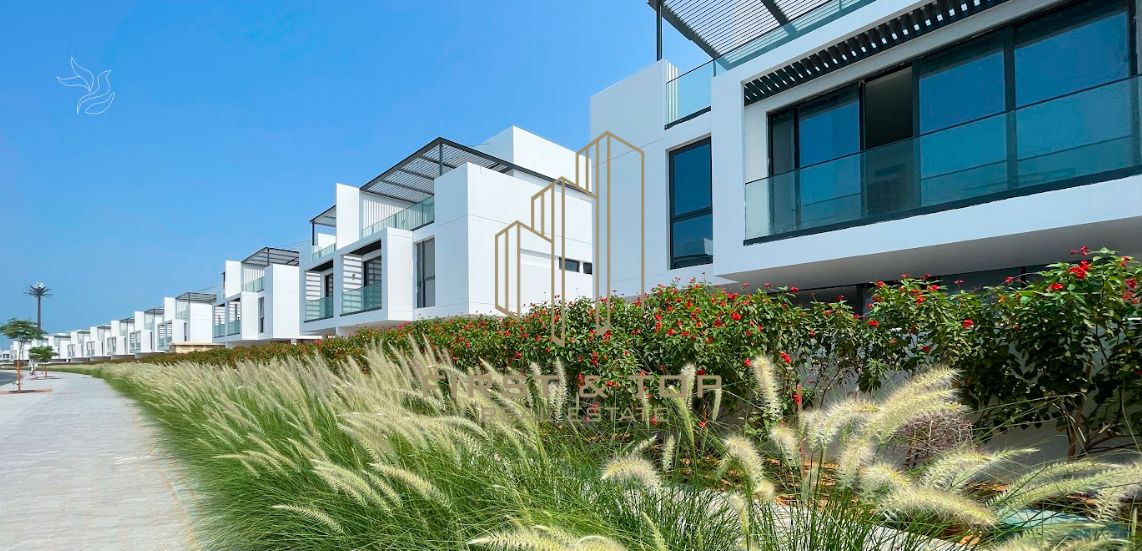 Beachfront Villa + Pool | Island living | Freehold | Ready to move | Golden visa