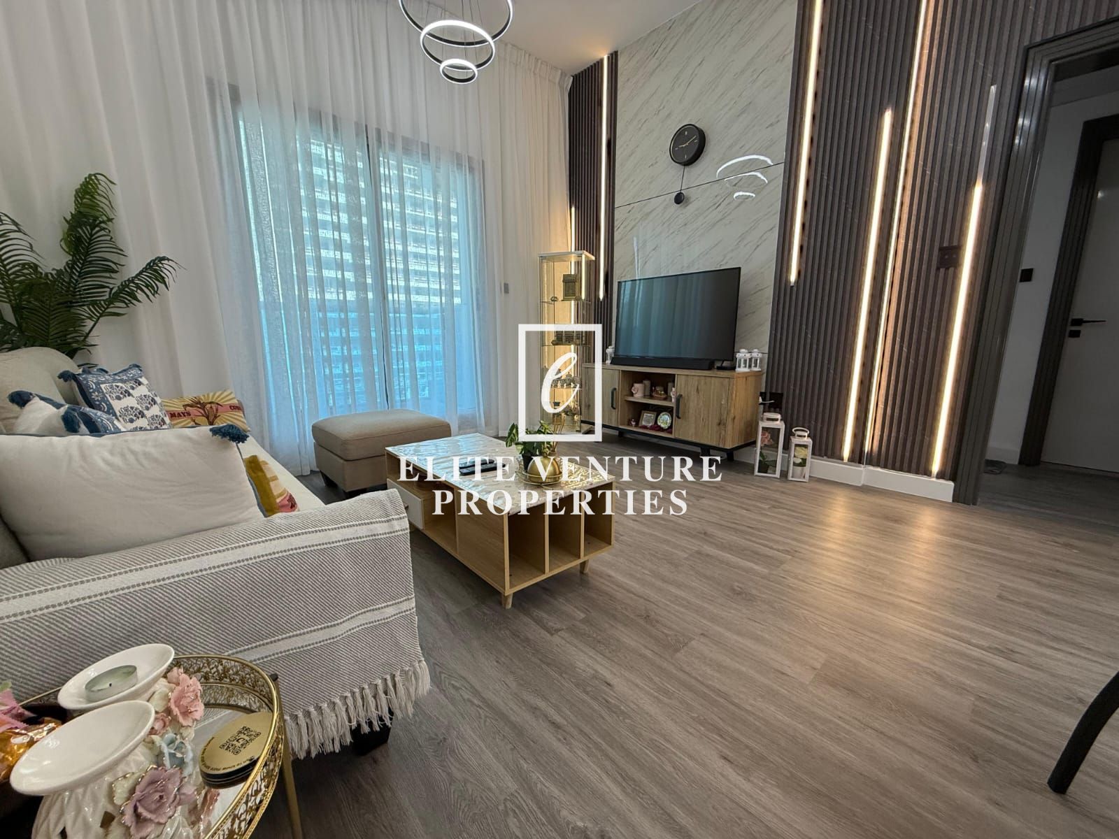 VACANT | FULLY FURNISHED | BRIGHT APARTMENT