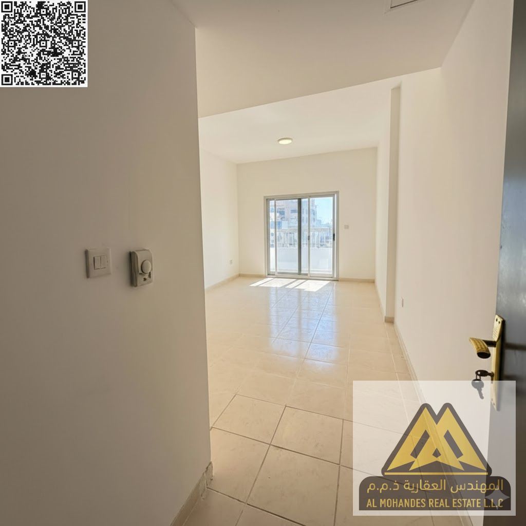 Prime location opposite Emirates Markets | Ideal for families due to its proximity to all services and amenities | Private parking