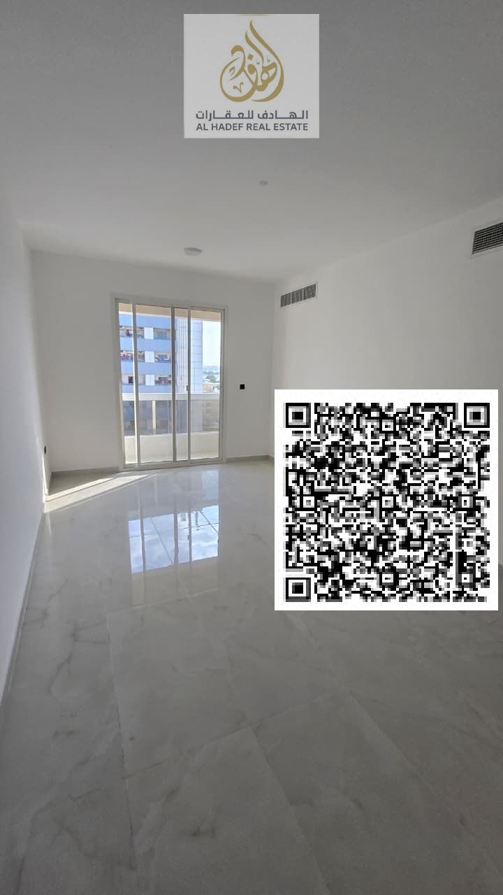 Two bedrooms, a living room, three bathrooms, and a balcony. First occupancy. Super deluxe finishing. Very spacious and excellent. Prime location in A