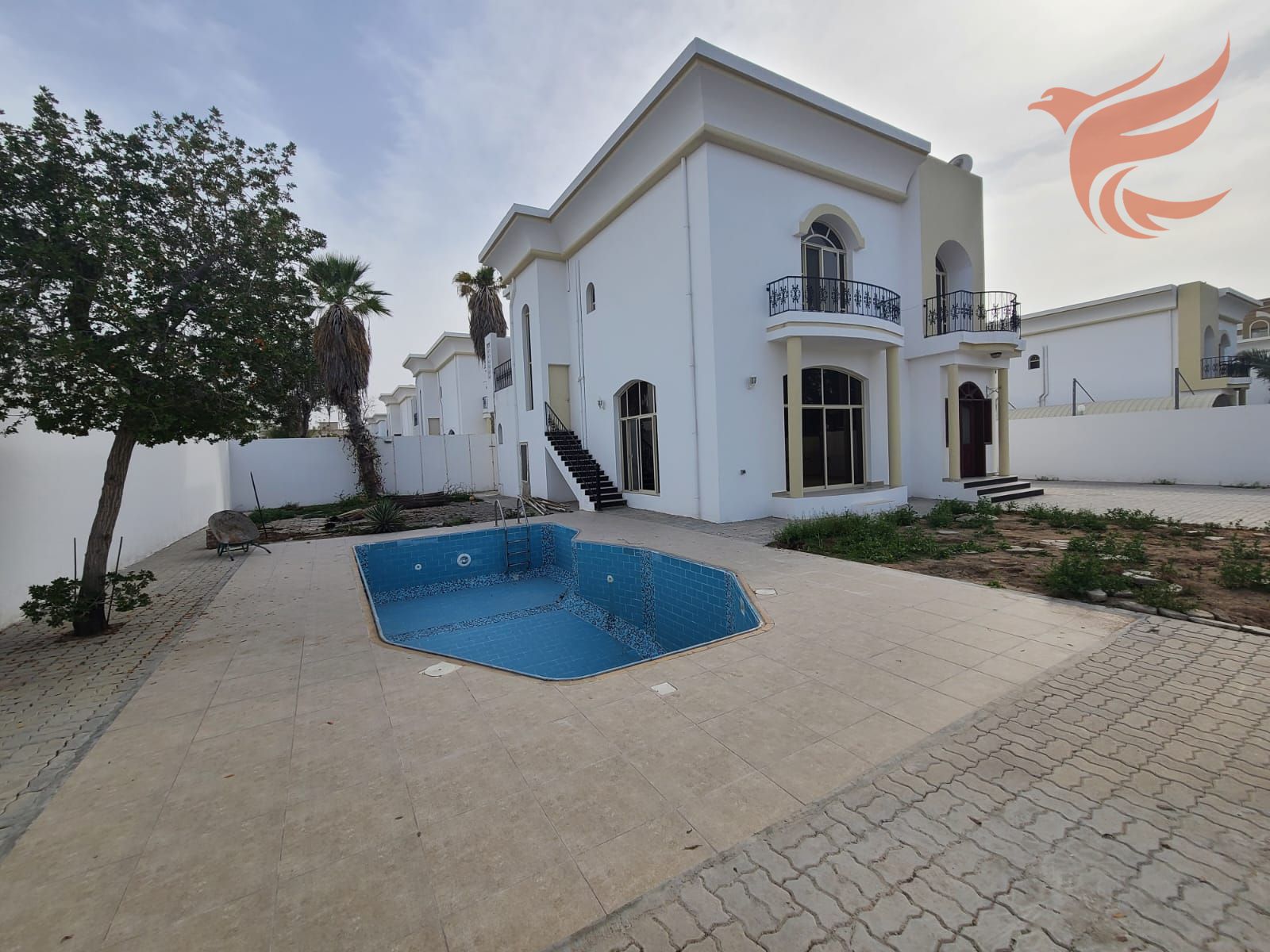 BEAUTIFULL VILLA FOR RENT 3BHK MAID ROOM 4BATHROOM BALCONY BIG COMPOUND IN cornish RAS AL KHAIMAH
