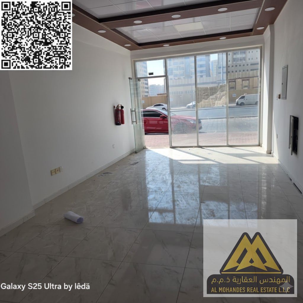 Commercial space on University Street | No women's hair salon, no restaurant or cafe available | Flexible payment plans: 4/6 installments