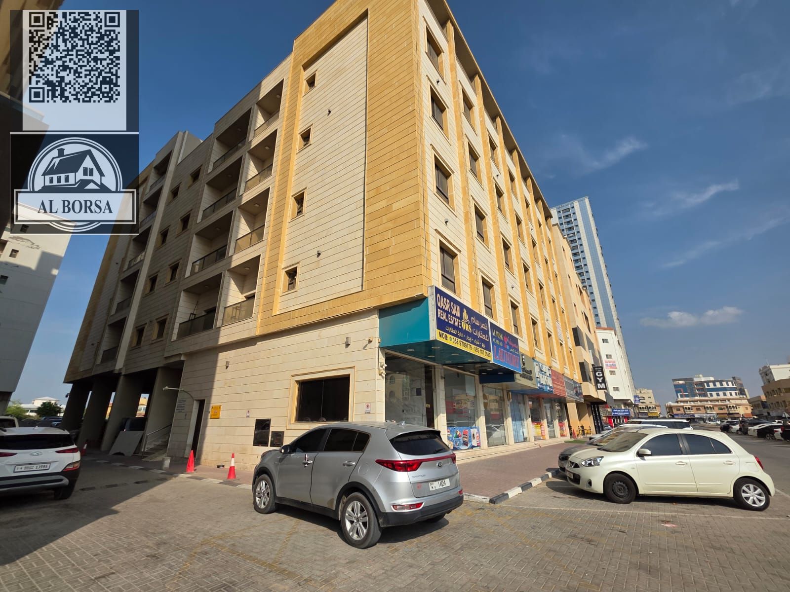 Two-bedroom apartment with a living room in a prime location in Al Rawda area. Modern building. Excellent price: 40,000 (negotiable).