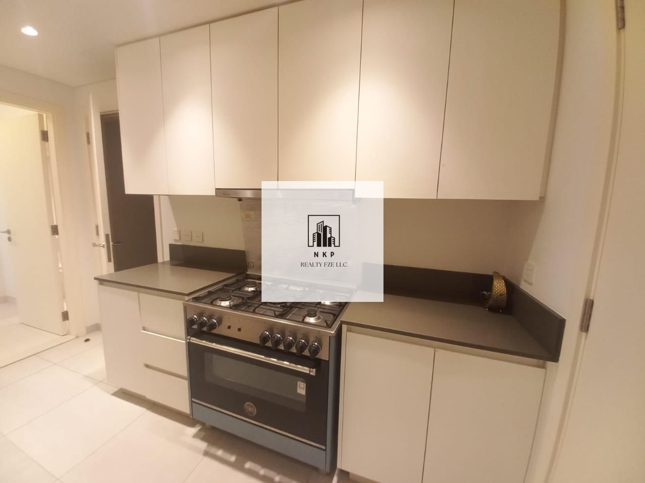 Specious luxury townhouse for rent in sarab community