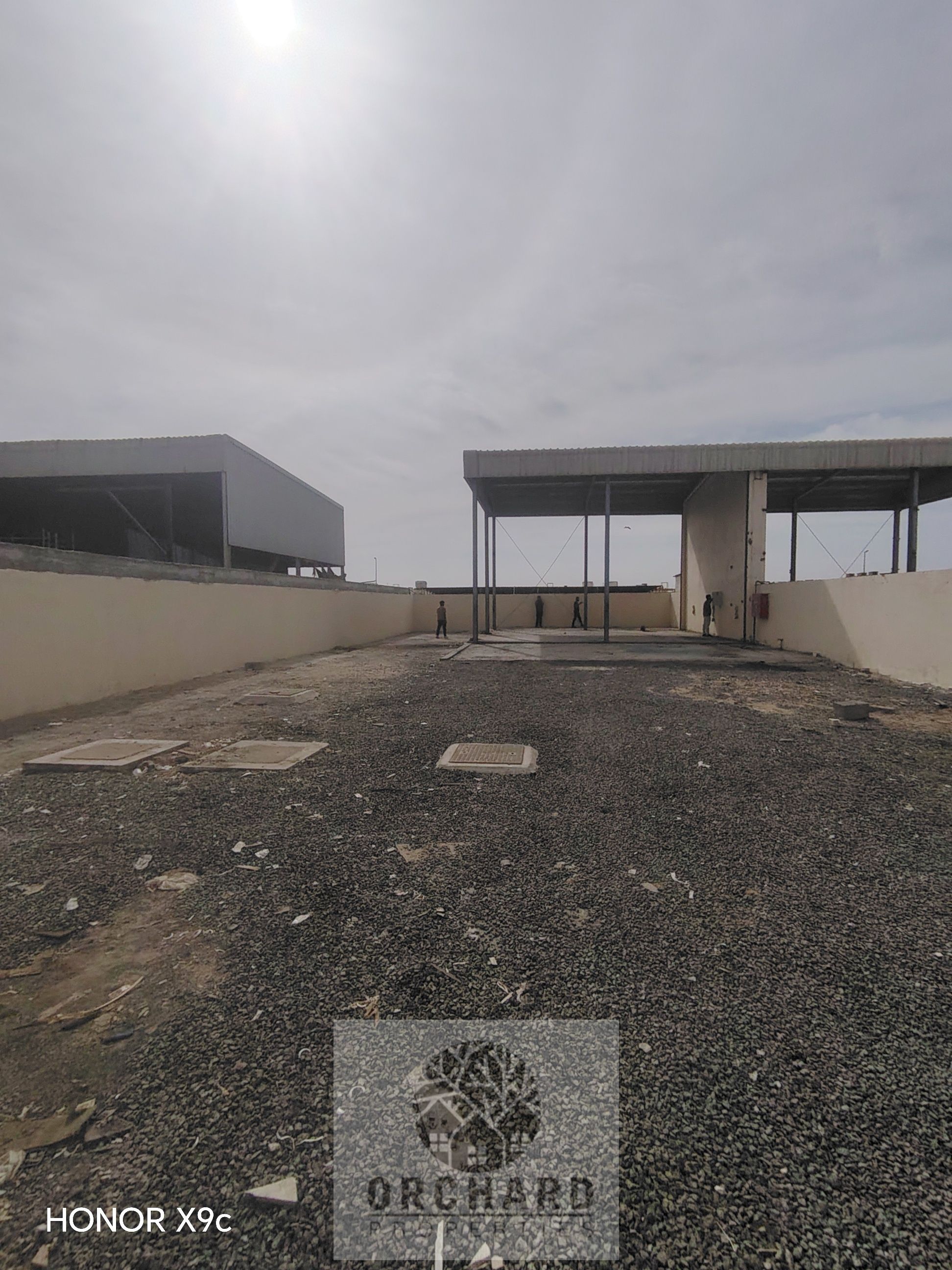 9000 SQFT YARD WITH SHADE/FLOORING WITH CONCRETE/2 OFFICE/1 KITCHEN/1 WASHROOM/ON THE MAIN ROAD/ELECTRICITY 25 KW POWER/RENT 125, 000 DH