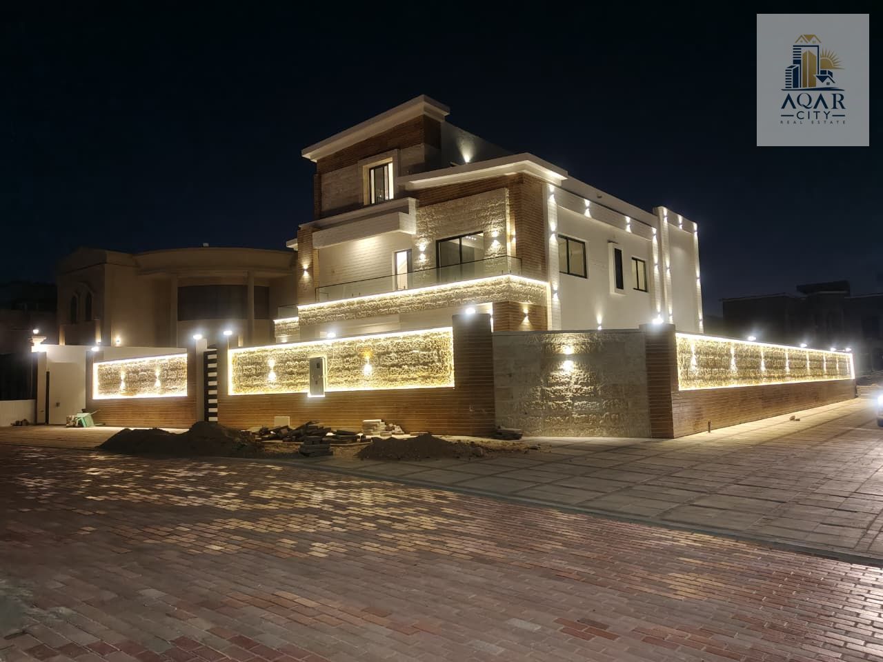 Dream Villa: Pool, Roof Access & Premium Finish