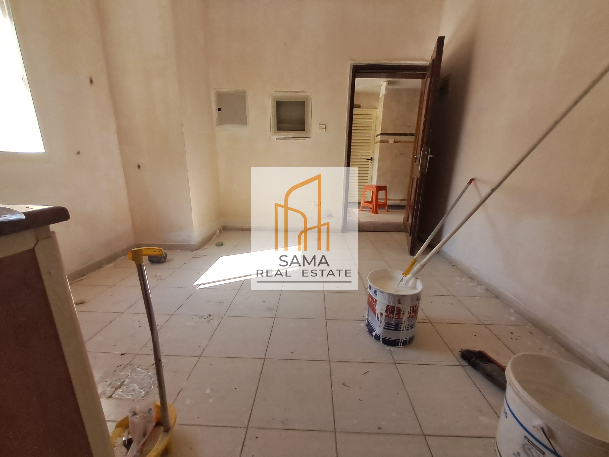 Low Price Studio || High Free Maintenance || Neat And Clean Family Building || Near Bus station