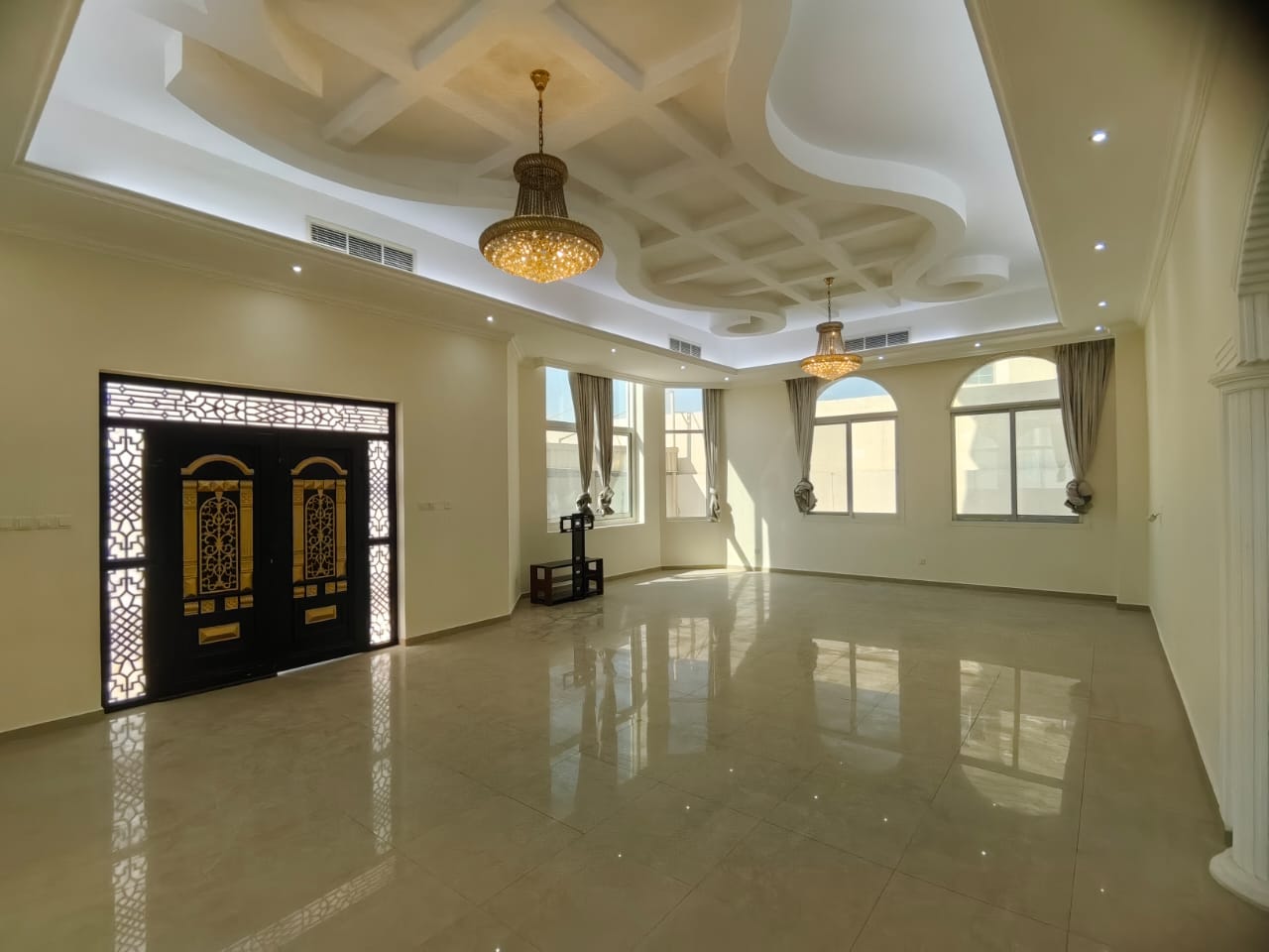 A STANDARD SIZE, 5 BED/3 HALL VILLA IN AL WARQAA WITH VERY REASONABLE PRICE ONLY 280K