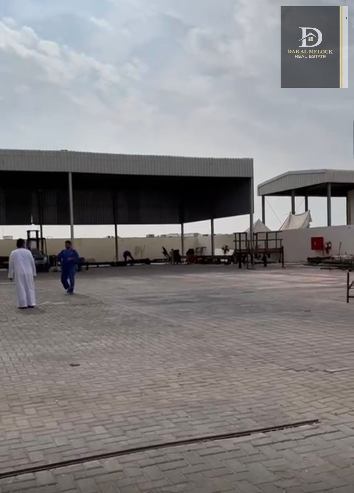 For sale in Sharjah, Al Sajaa area: A plot of land measuring 14,176 sq ft. Consisting of two commercial shops.