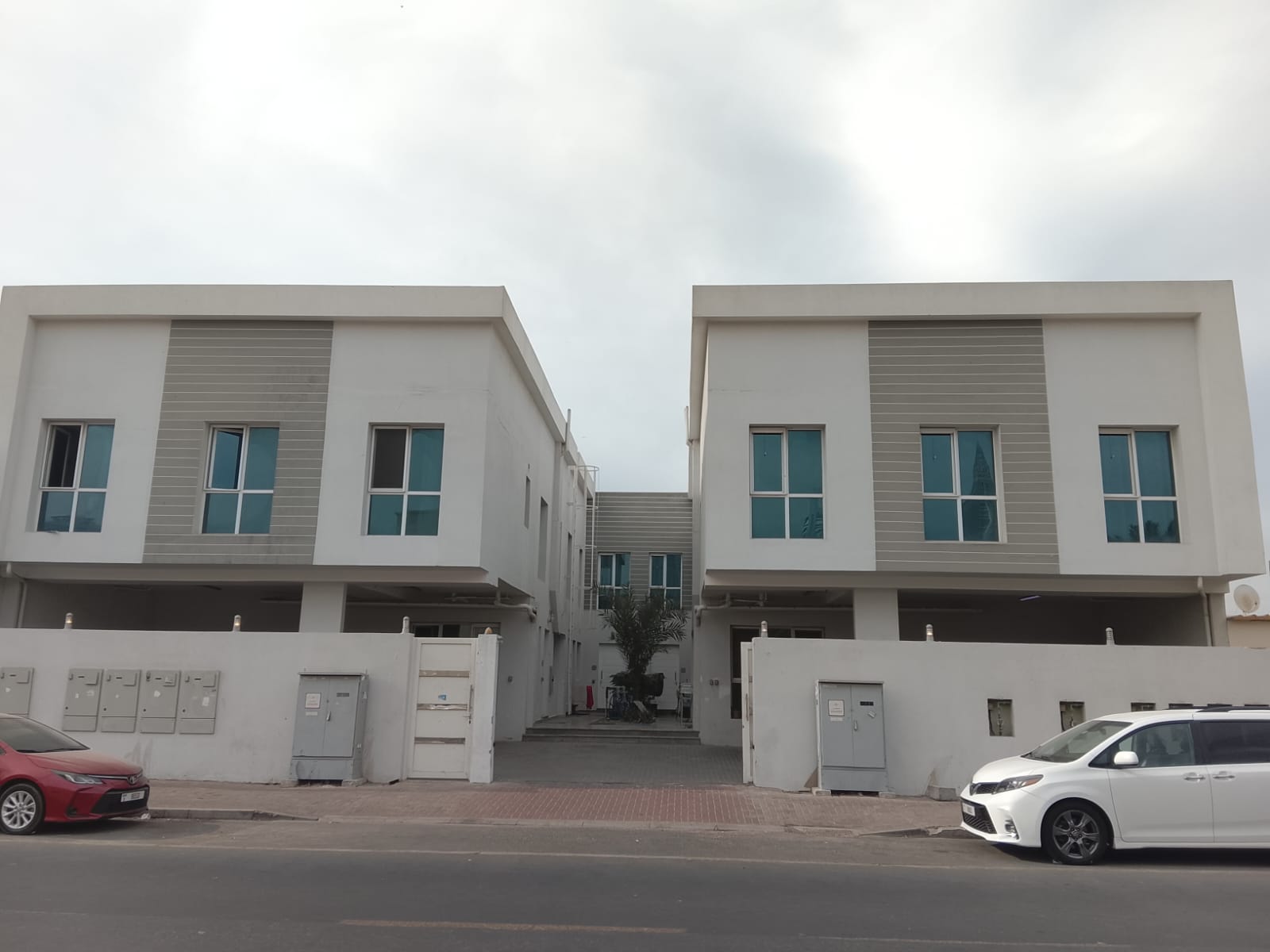 Spacious – 3 Bedroom plus maid room Villa for Rent in Al Bada, Al Satwa