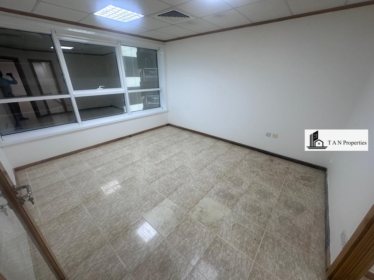 Close to Metro| Luxurious Fully-Fitted Office | 1275 Sqft | Chiller Free