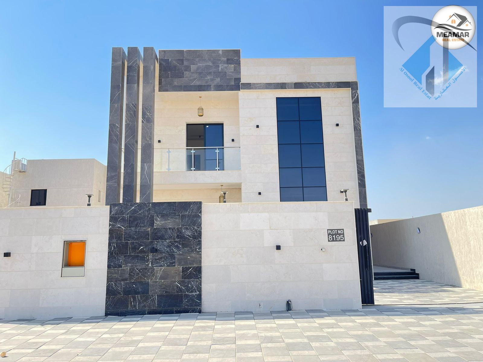 New 4-bedroom villa, price includes fees, excellent location, freehold ownership, spacious yard and large outdoor setback, bank financing available. E