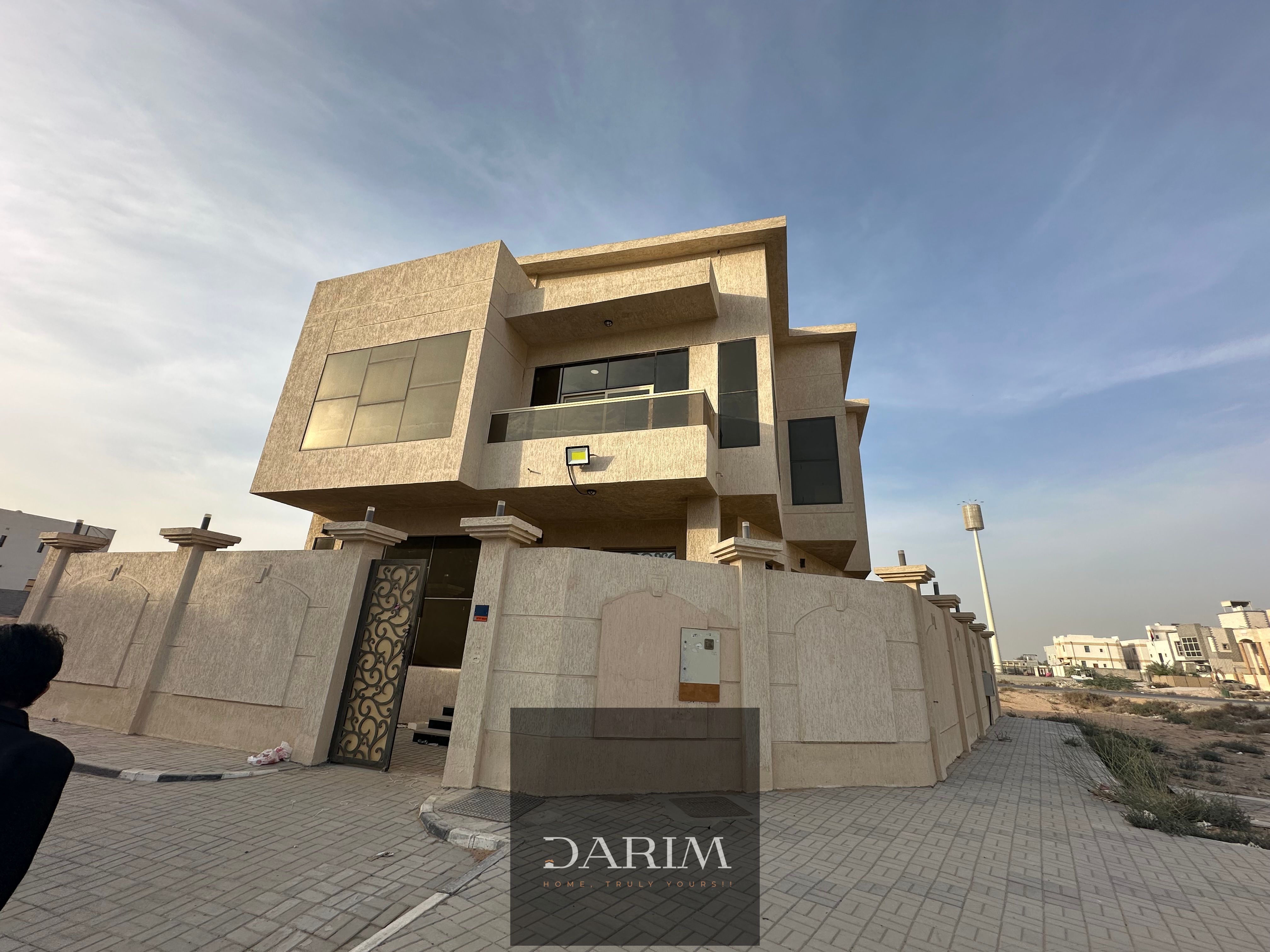 Corner Villa for Sale in Al Yasmeen – Prime & Unique Location | 3BR + Majlis | 2 Kitchens | Spacious Layout Property Overview: This beautifully