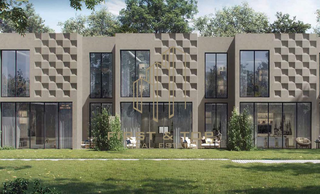 Elegant Townhouse | Freehold | On Emirates Road | Crystal lagoon