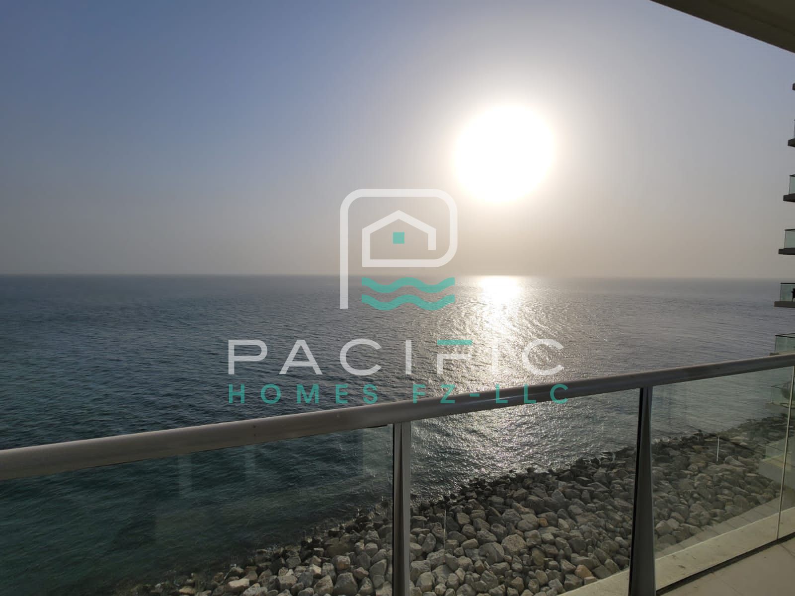 Elegant 1BR Apartment Overlooking the Sea
