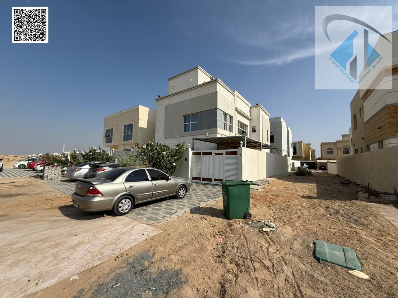 Villa for sale directly from the owner, including electricity, water, and air conditioning fees. Excellent location.