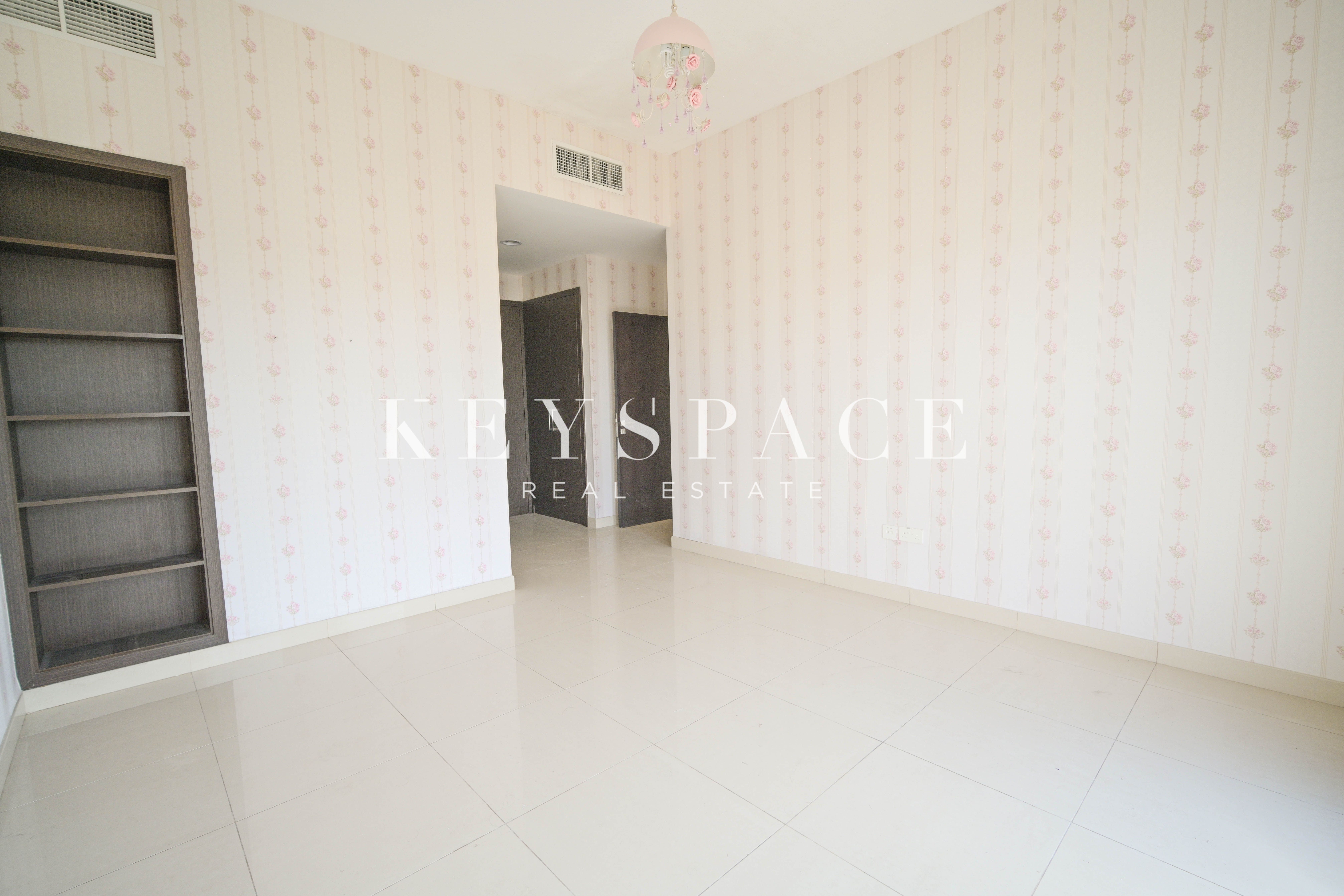 Luxury Apartment Near the Clubhouse | Prime Community | Resale