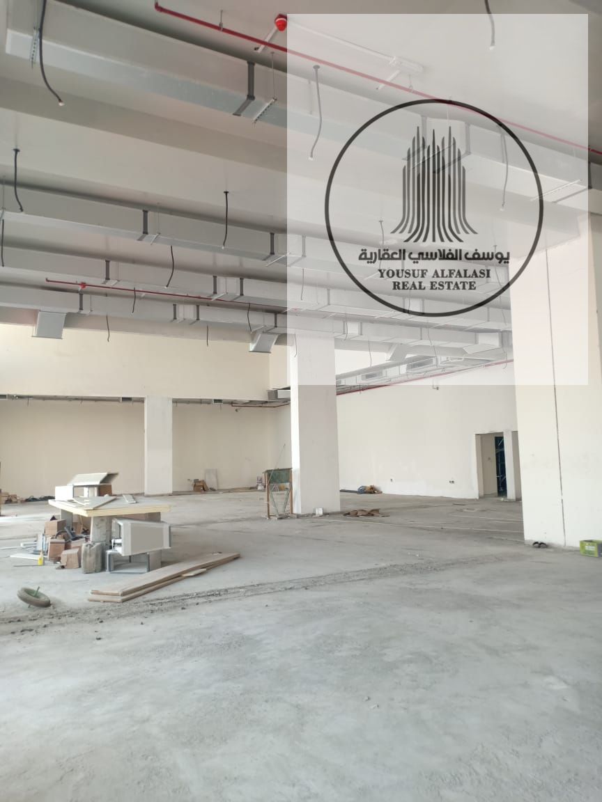 Commercial showroom for rent with a direct view of a main street in Ajman