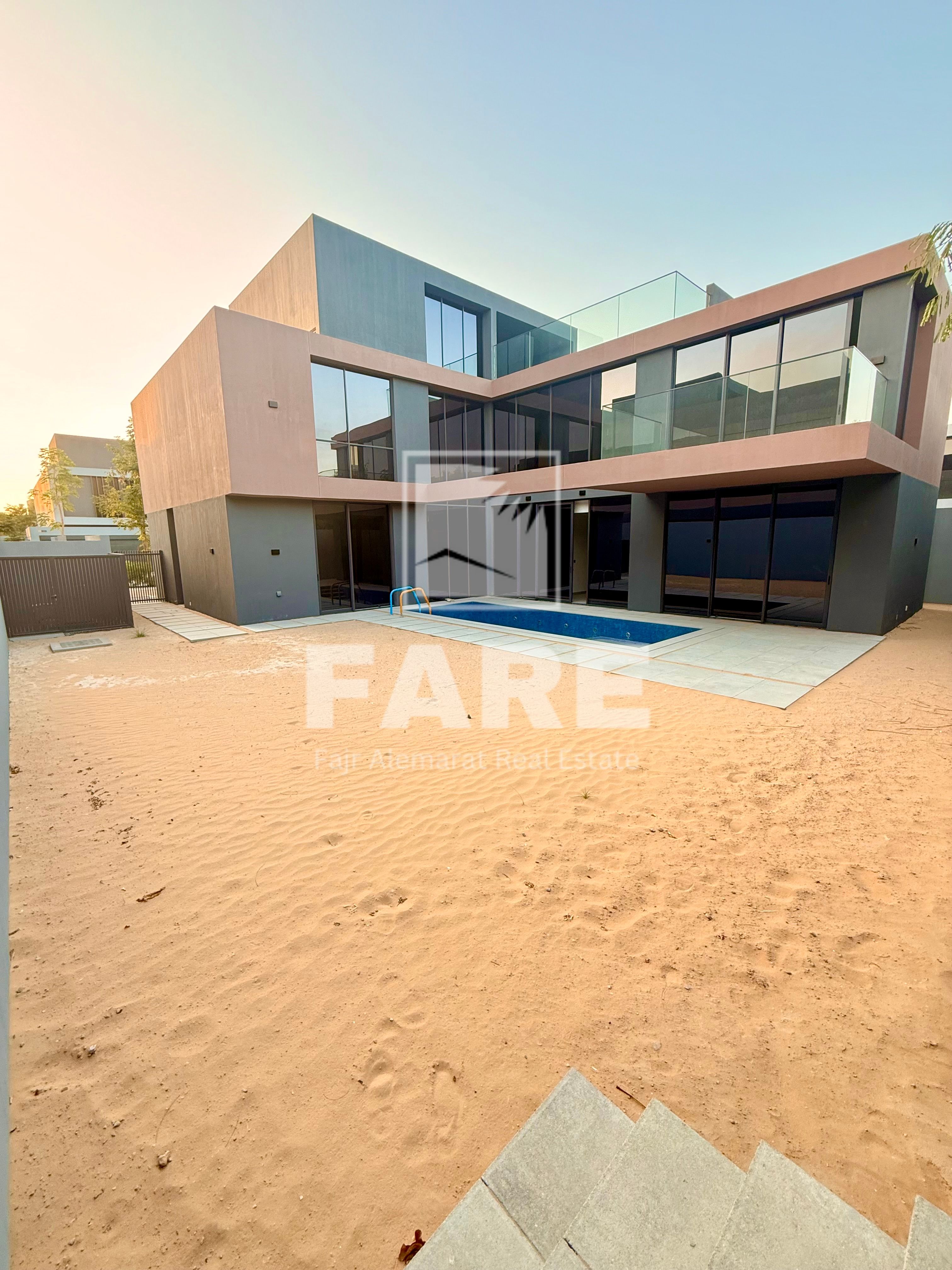 4 BR Villa With Pool - Very Distress price