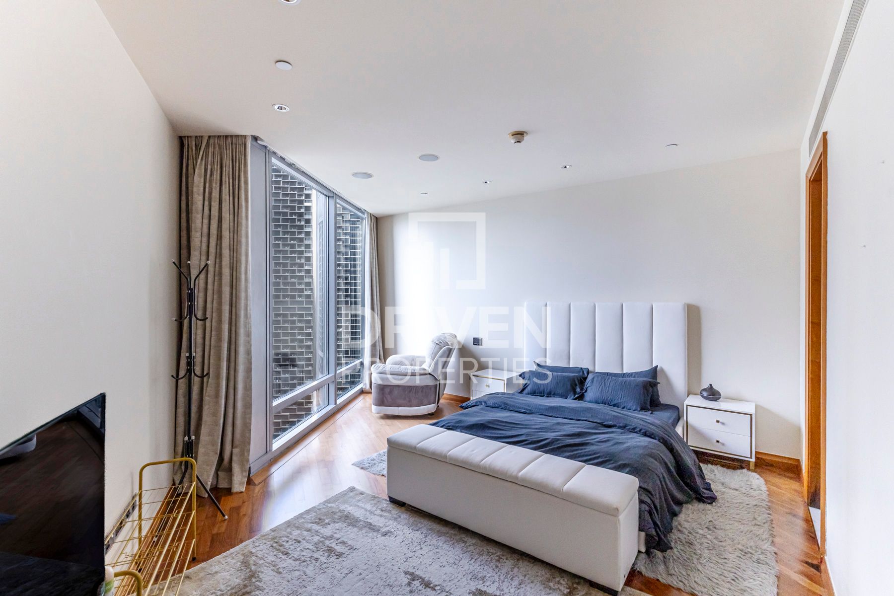 Fully Furnished Unit with Study Room | 12 Cheques