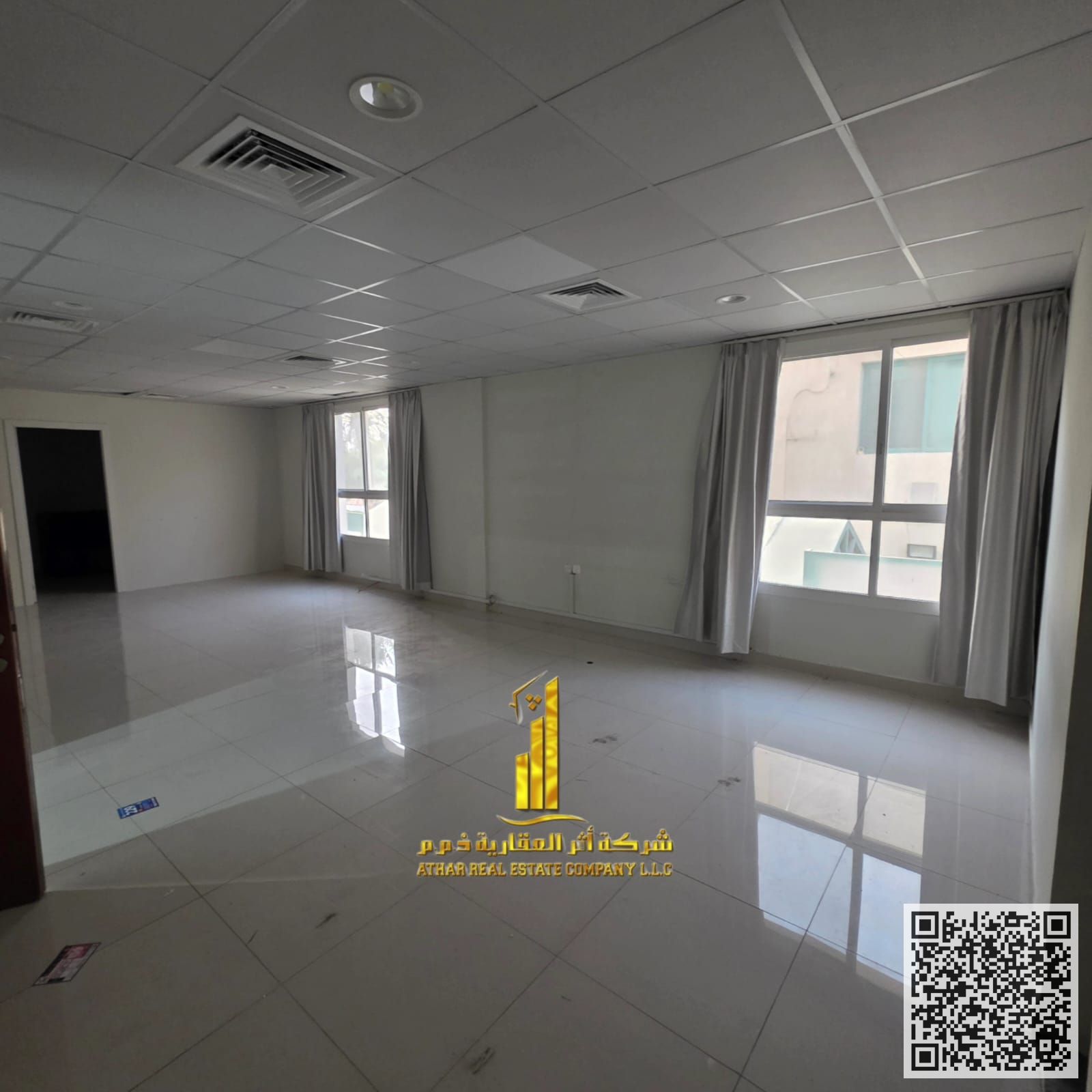 Office for annual rent in Ajman, Al Rashidiya 2 - next to the Ruler's Palace - prime location and high-end finishing, payable in 4 or 6 installments