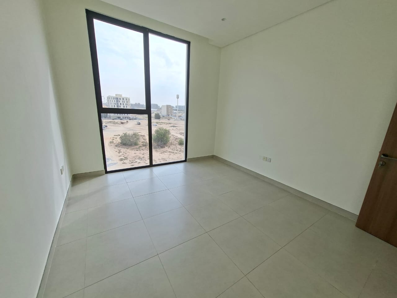 Lxury and brand new apartment with balcony with master room parking pool