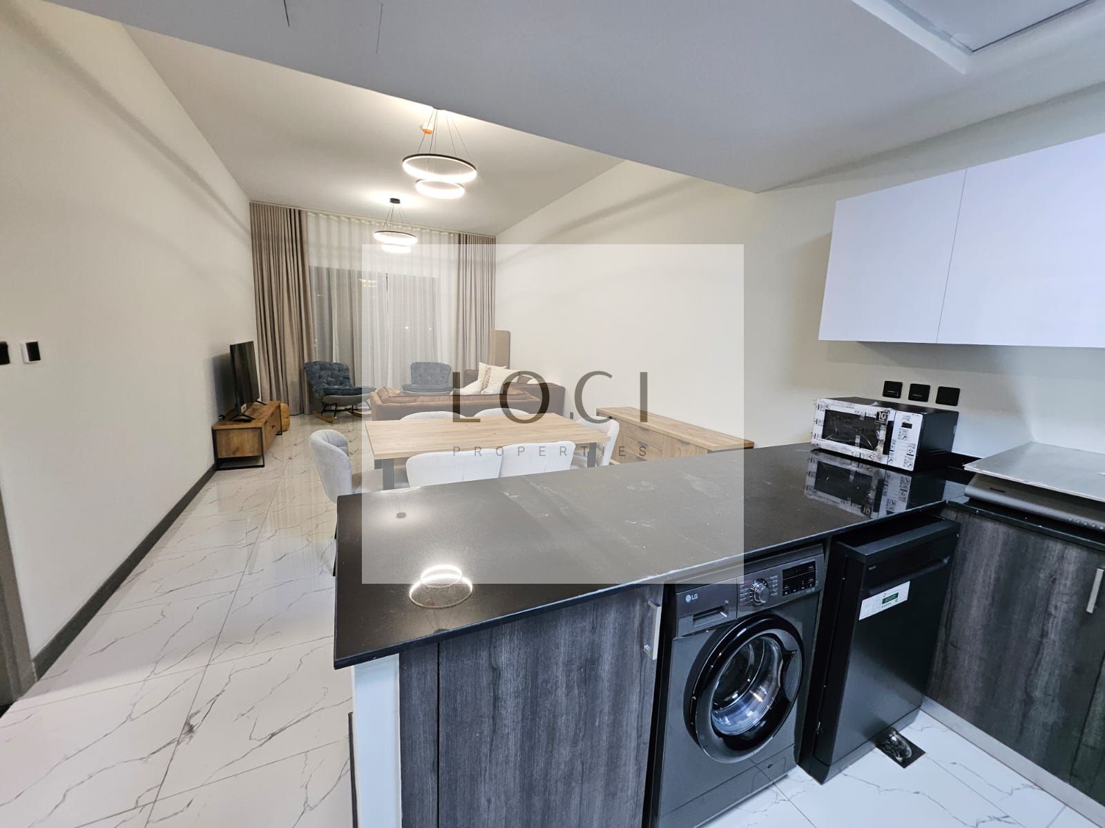 Charming 1 BR Apartment in Rukan Tower B