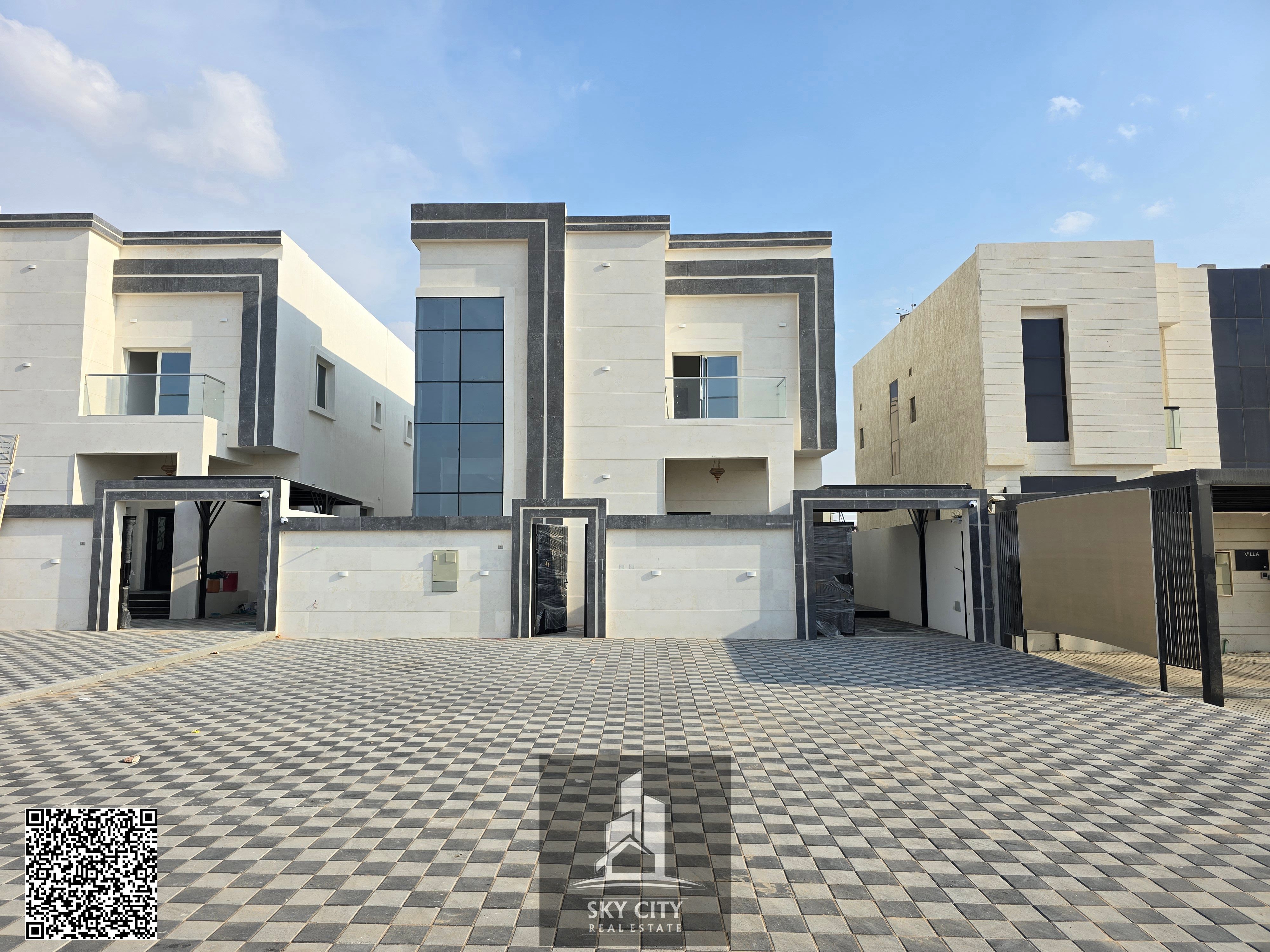 Investment opportunity: A luxurious modern villa with 5 rooms, located behind Al Qabail Mall. Personal finishing, central air conditioning, on a main street, close to Sheikh Mohammed Bin Zayed Road and next to a mosque. Freehold ownership for all national