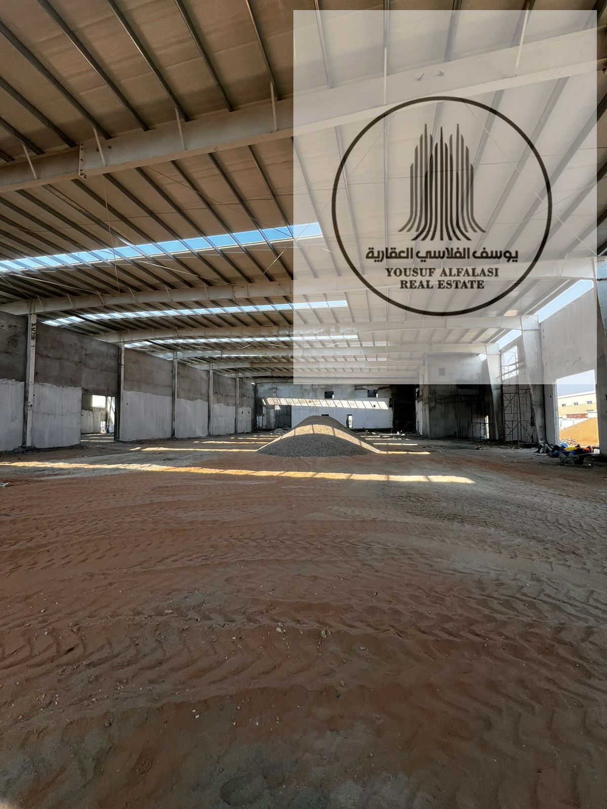 700 KW | Warehouse + Showrooms | Ready to go immediately | Prime location | Easy access