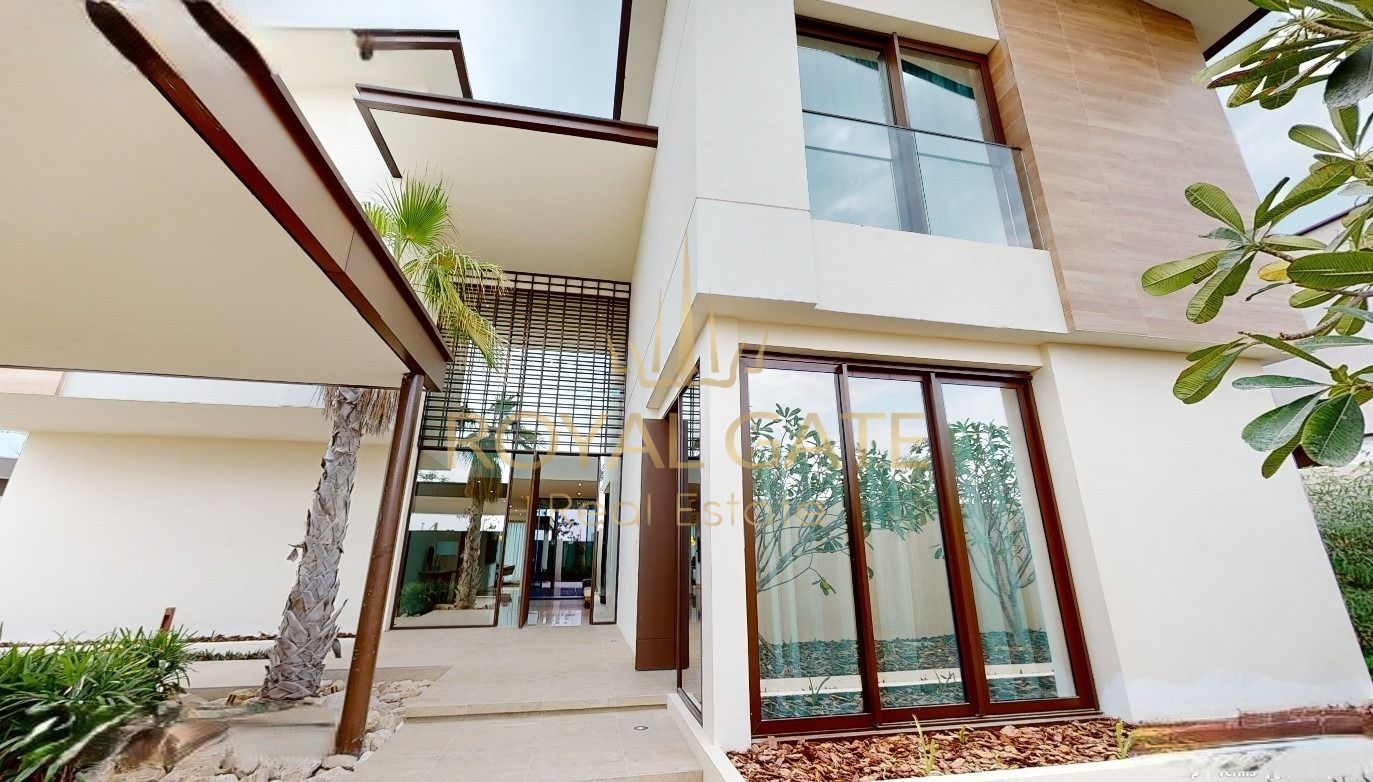 Corner | Luxurious Villa | High End Finishes