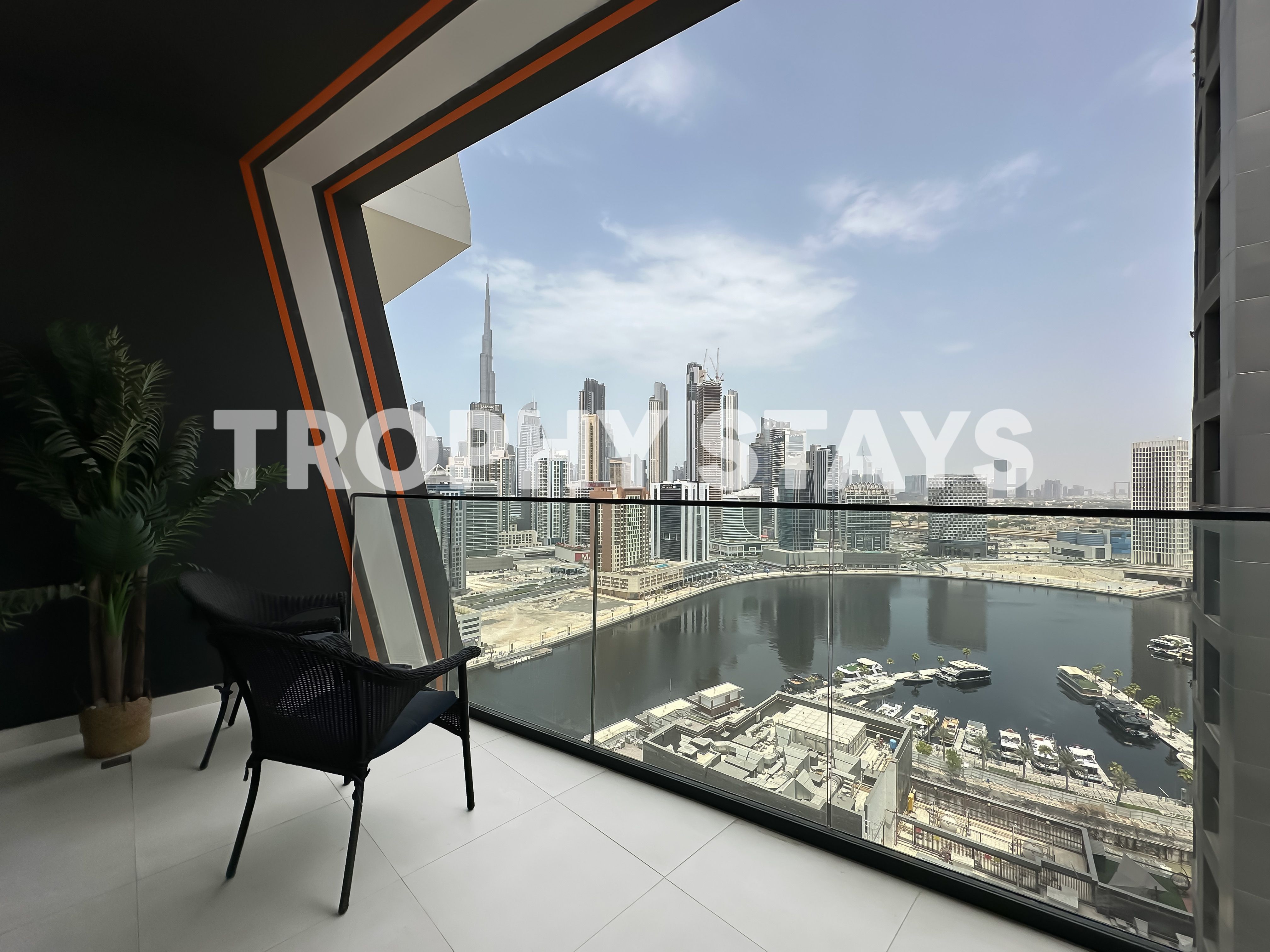 Canal View | Private Jacuzzi | All Bills Incl